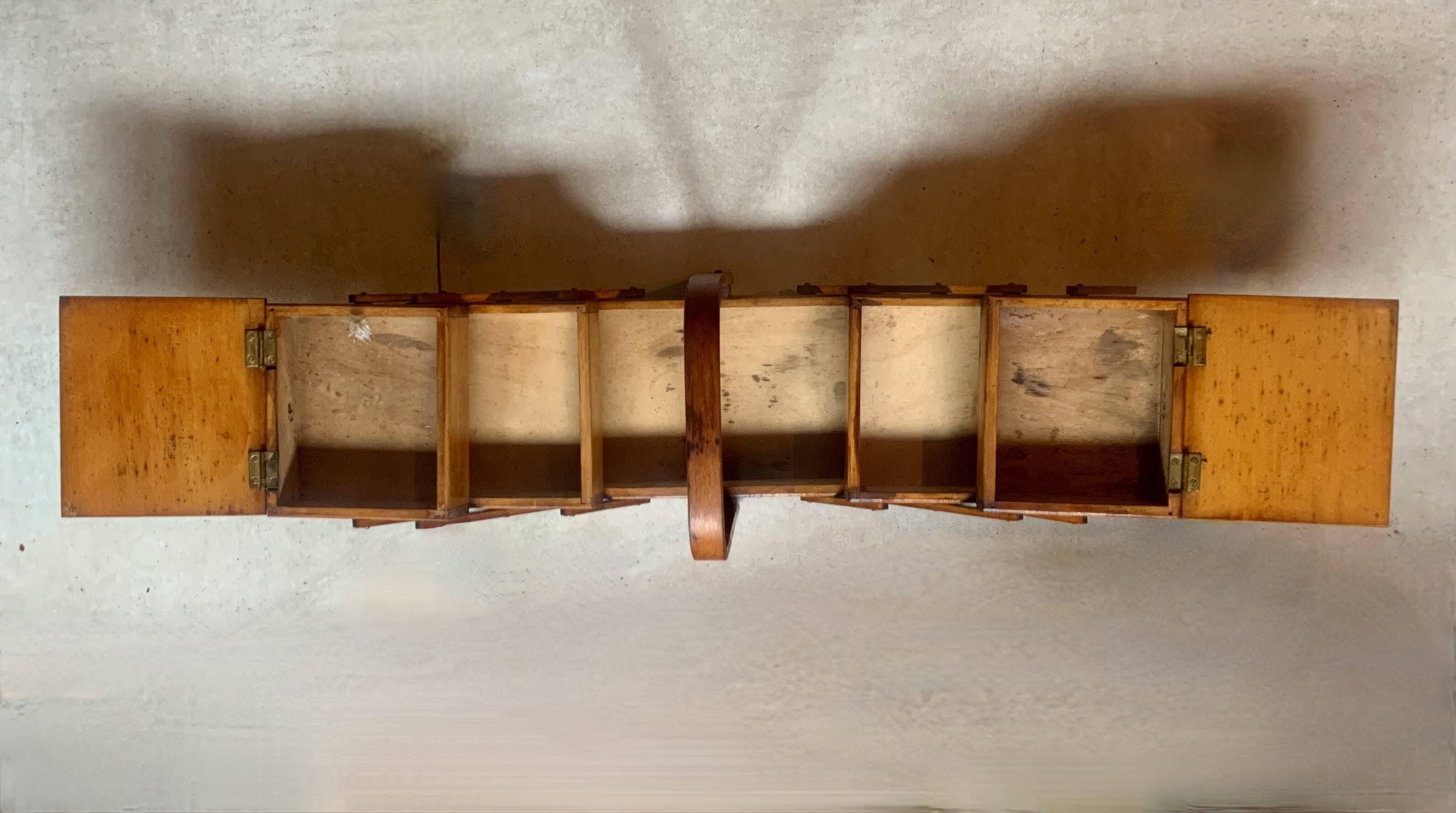 Petite travailleuse en bois vintage