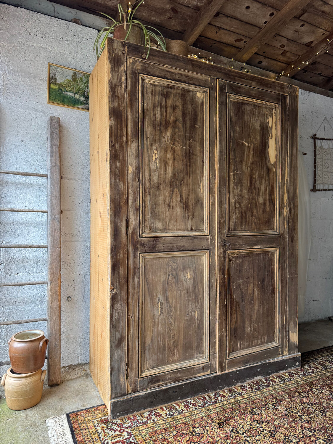 L’armoire ancienne patinée