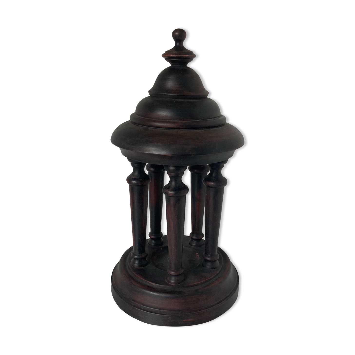 Indoor photophore in the shape of a Temple of Love