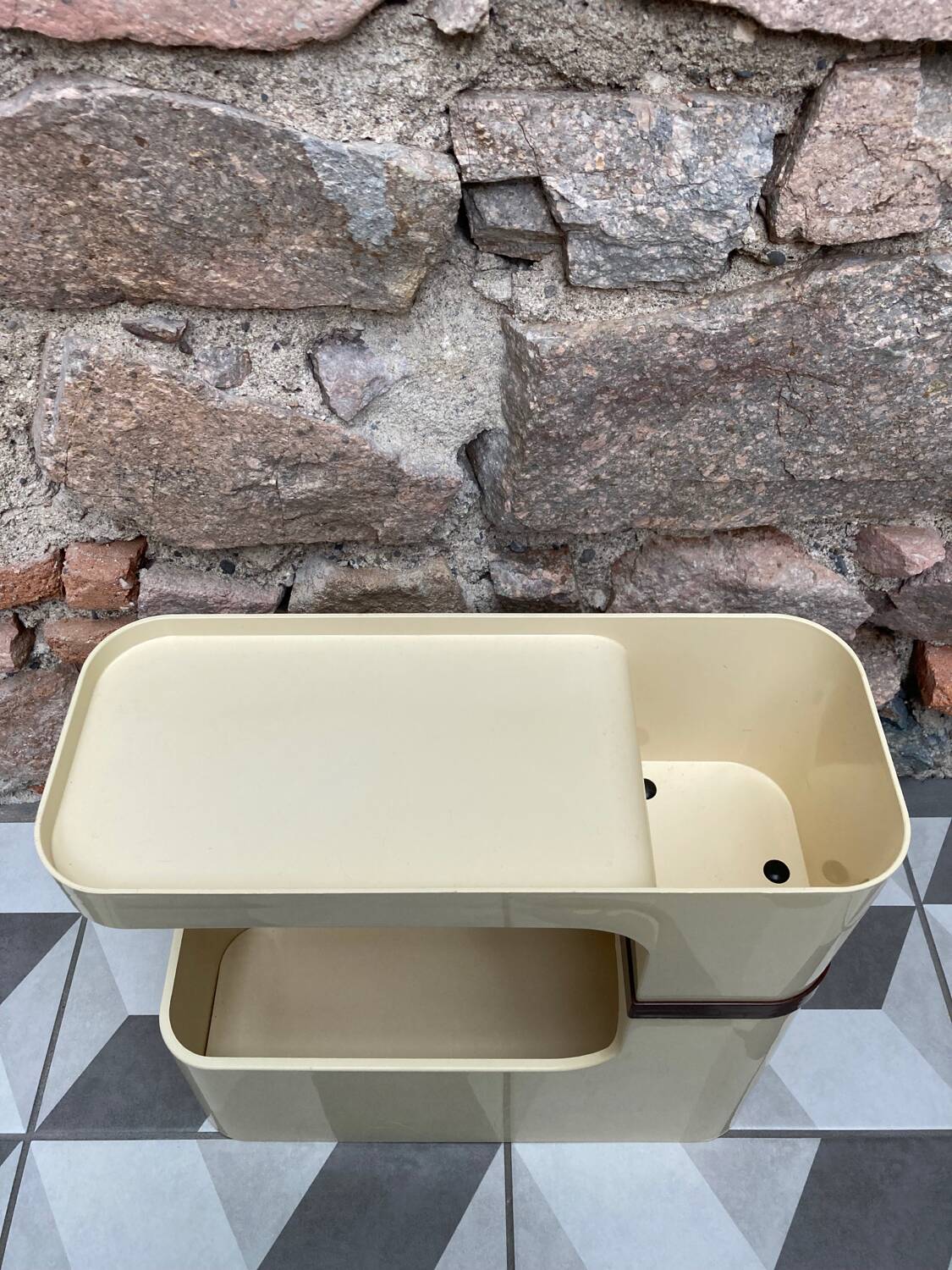 side table / mini bar