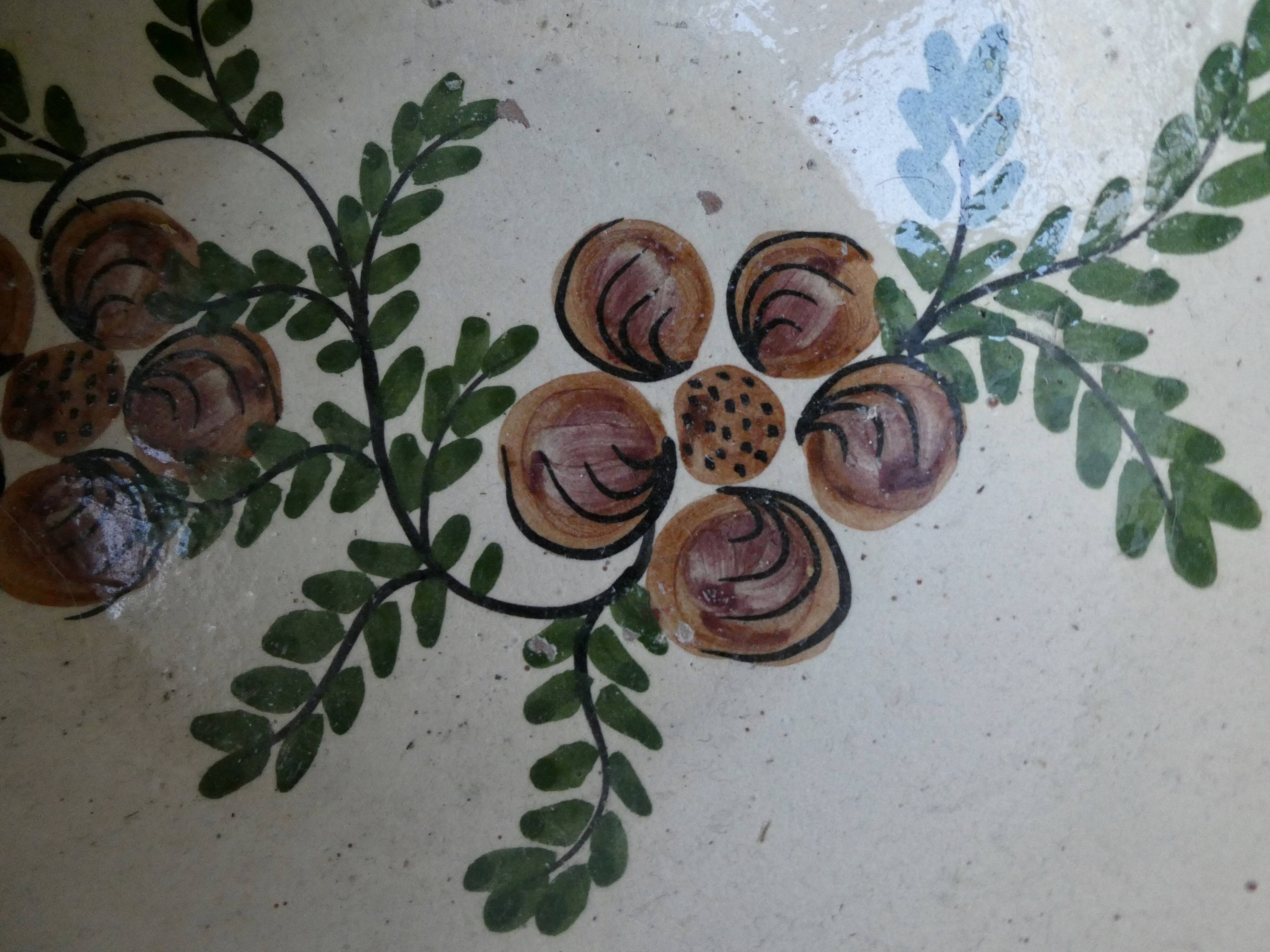 Hollow plate in enamelled terracotta
