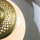Lampe à suspension italienne en laiton, opaline et plexiglas de l'ère spatiale