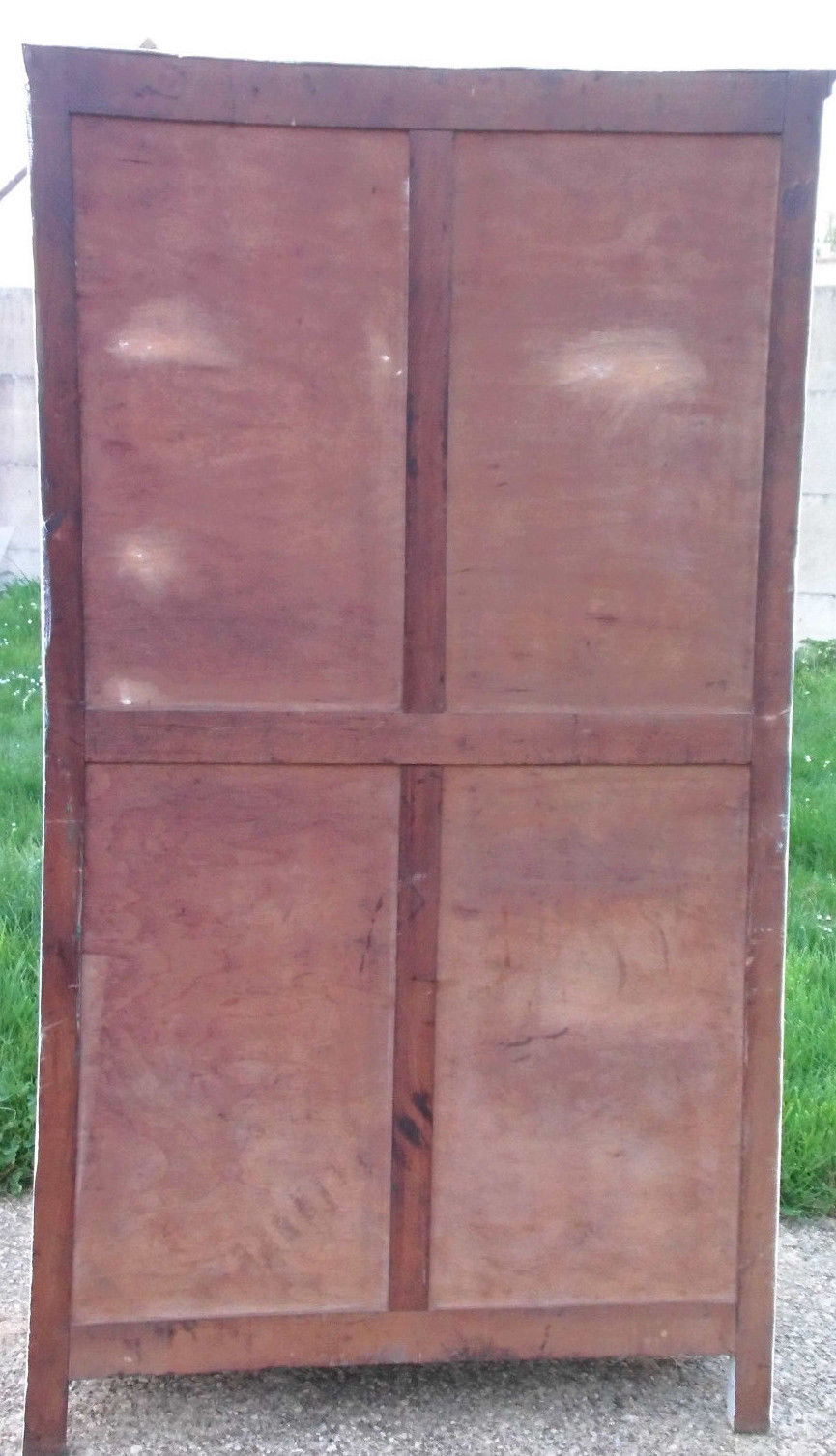 Cabinet paris with key