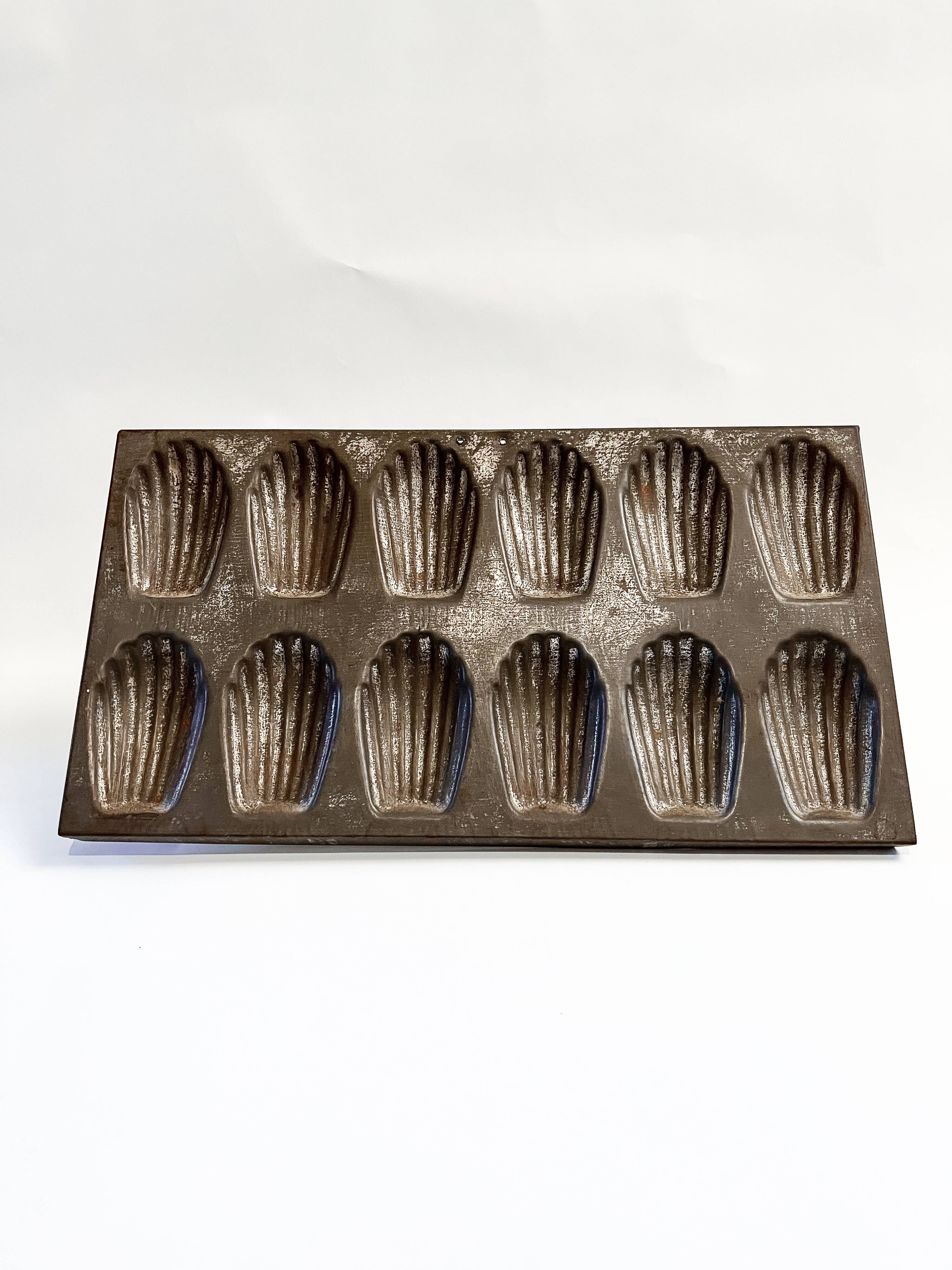 Old decorative madeleines dish