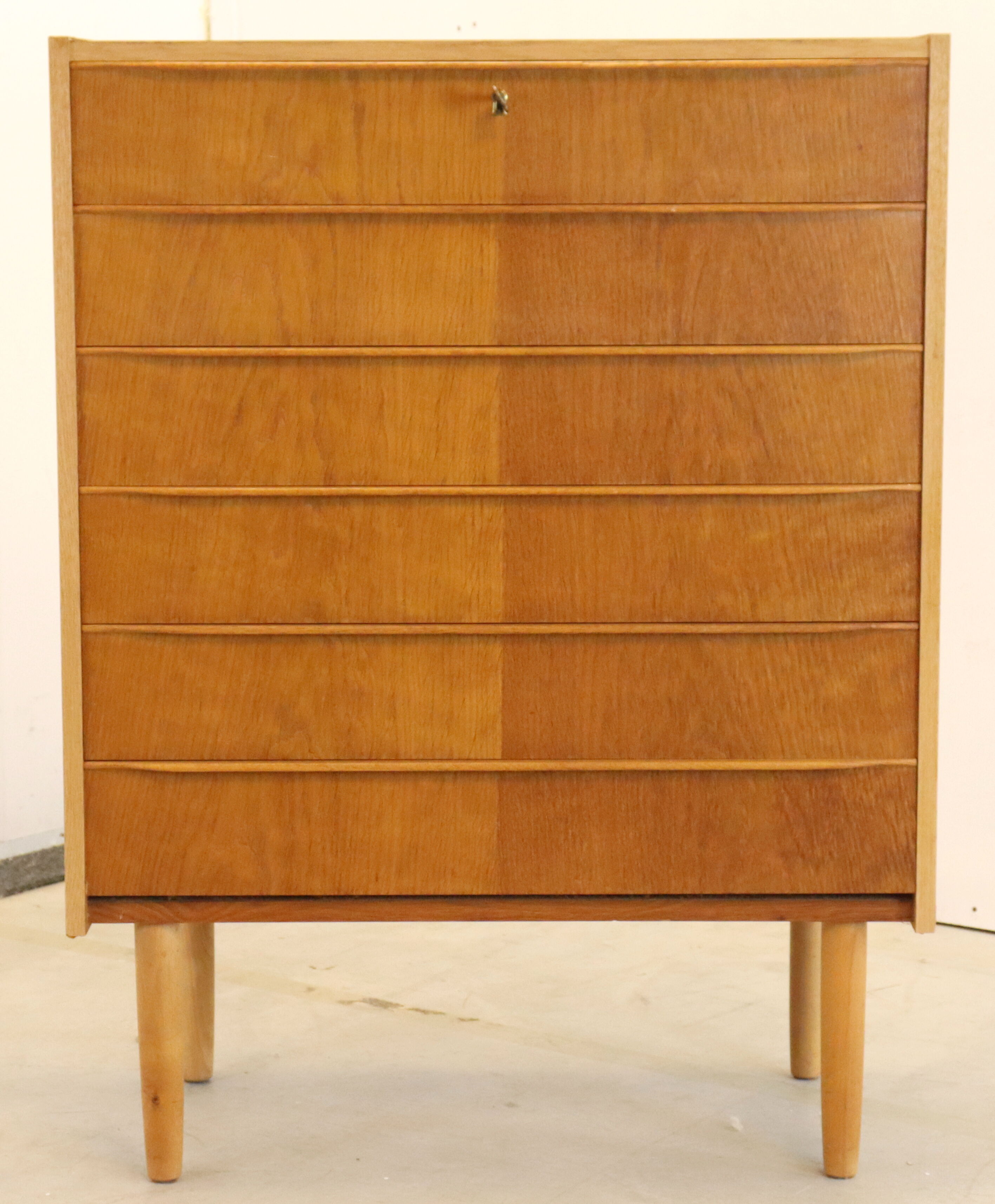 Commode danoise en chêne haut 'Brovst' - Design danois