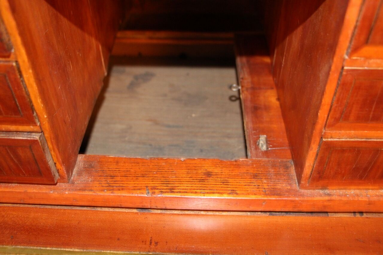 Secretary of the time Louis XVI In Marquetry