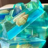 Shell-inclusion resin knife rest 1950