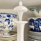 Carafe en opaline blanche