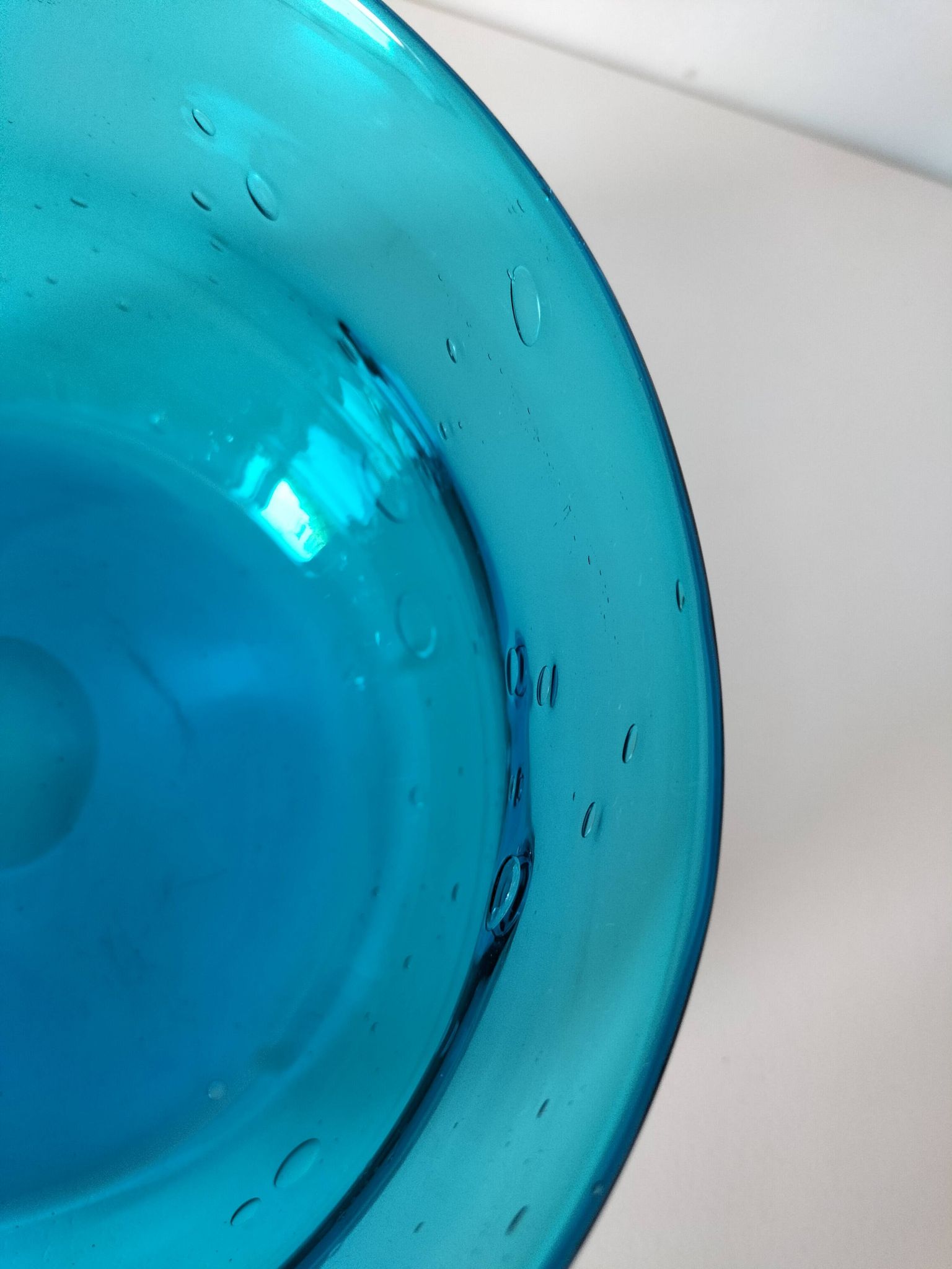 Coupe vintage en verre bullé bleu turquoise