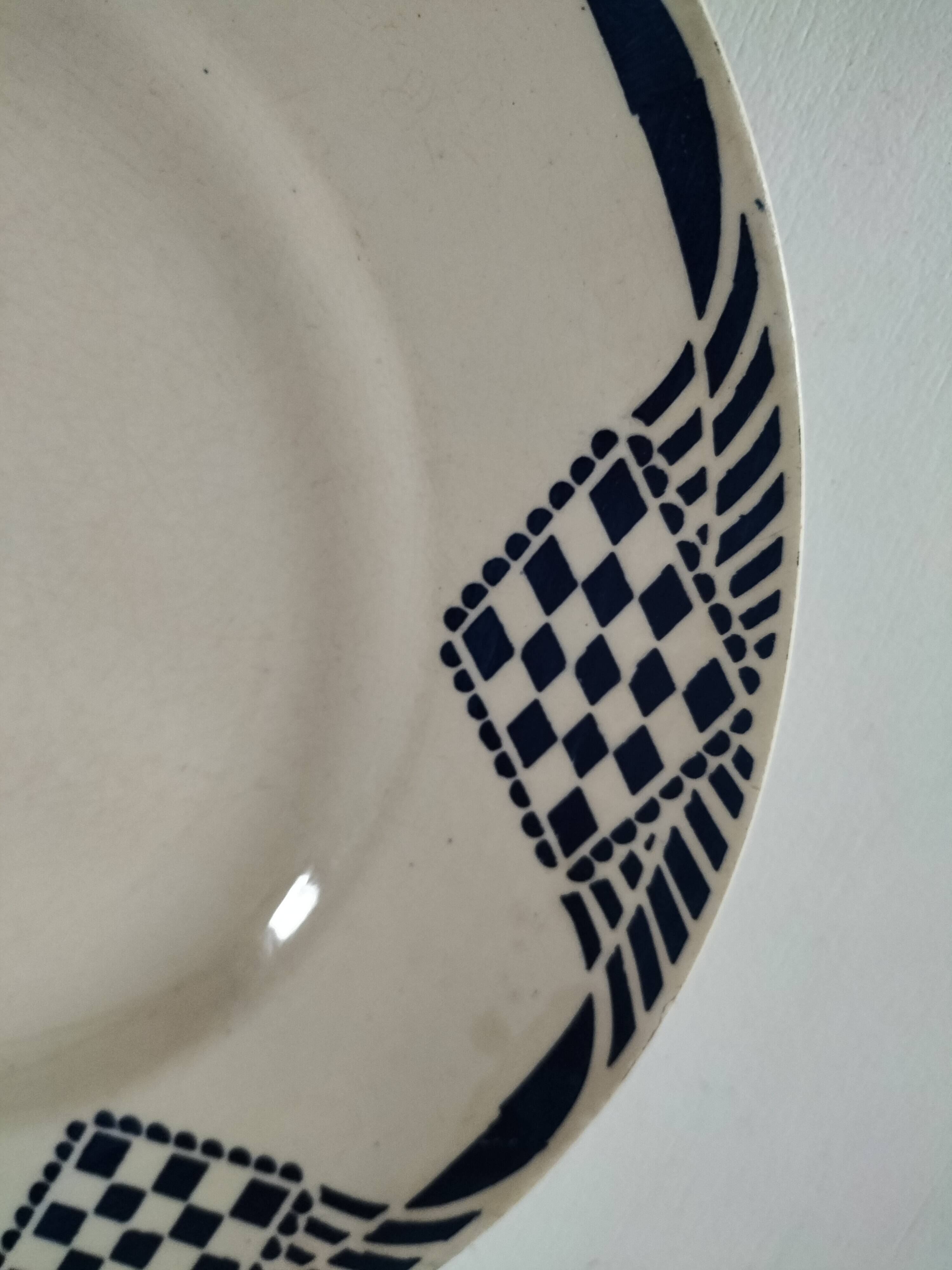 Moulin des loups plate, puppet model