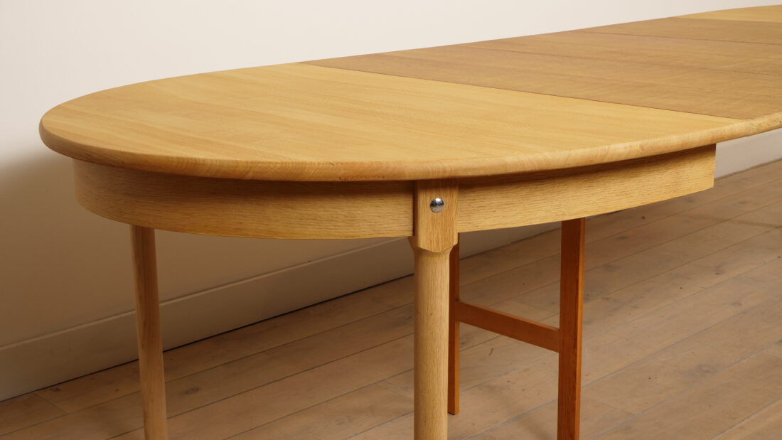 Vintage Oval Dining Table | Oak | Extendable | 3 Extension Leaves