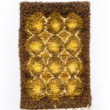 Scandinavian 20th century modern long pile (ryijy) rug by Laila Seppä. 154/