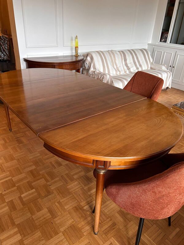 Table ronde Louis XVI en bois massif – extensible à 210 cm – 2 rallong