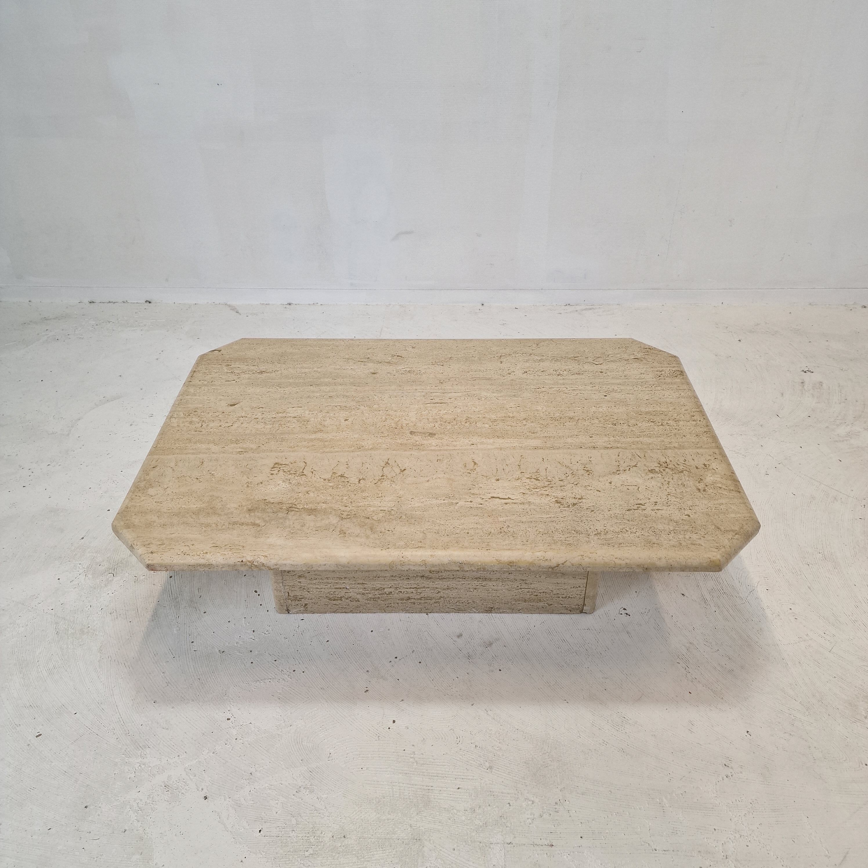 Italian coffee table in travertine, 1980s