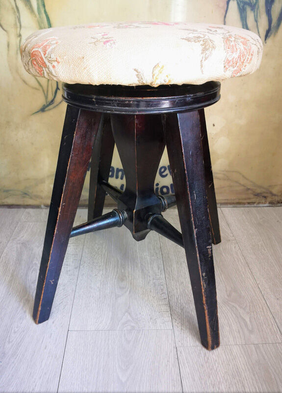 Former screws piano stool