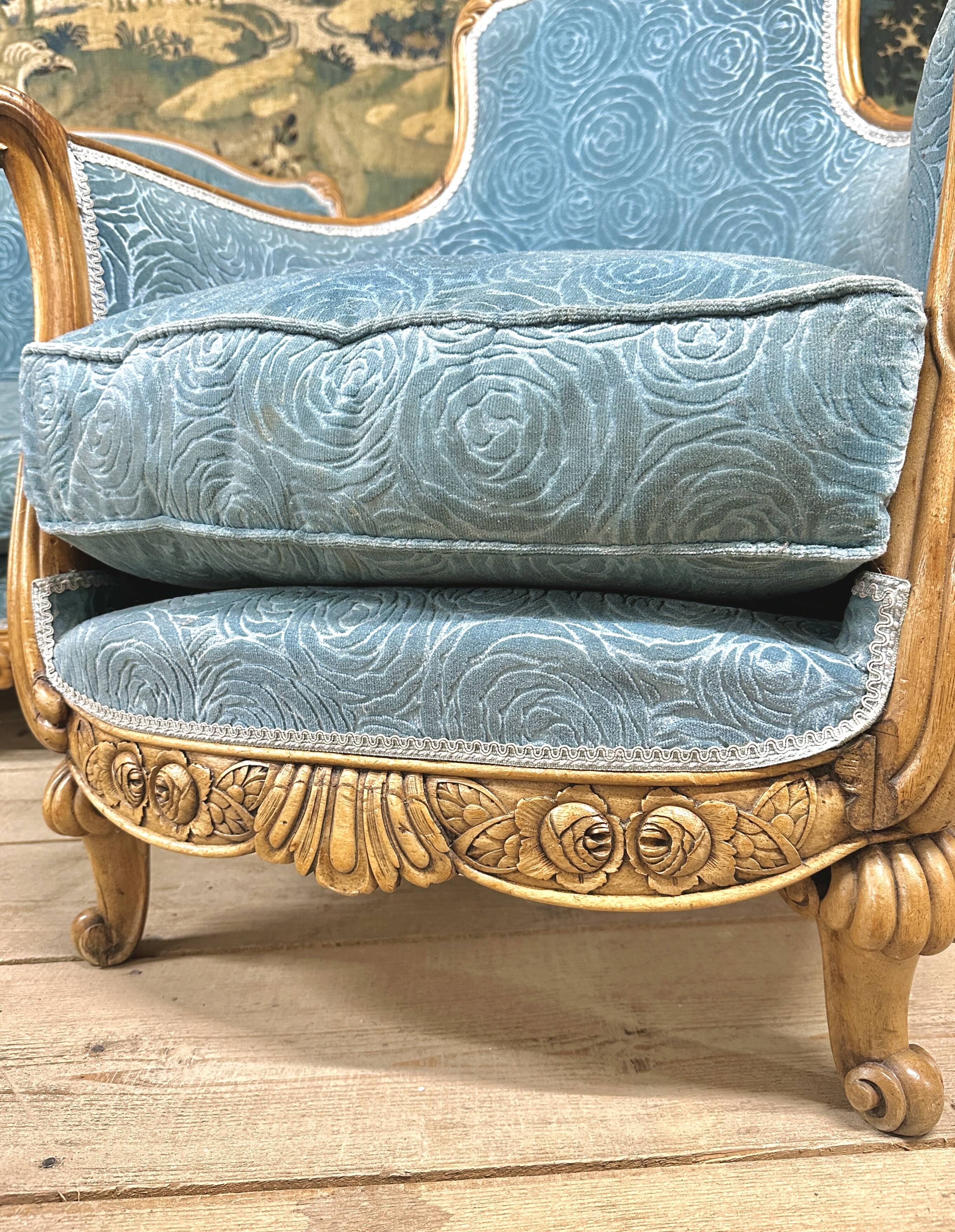 Art deco living room around 1920 in carved wood upholstered in blue velvet, a sofa two armchairs