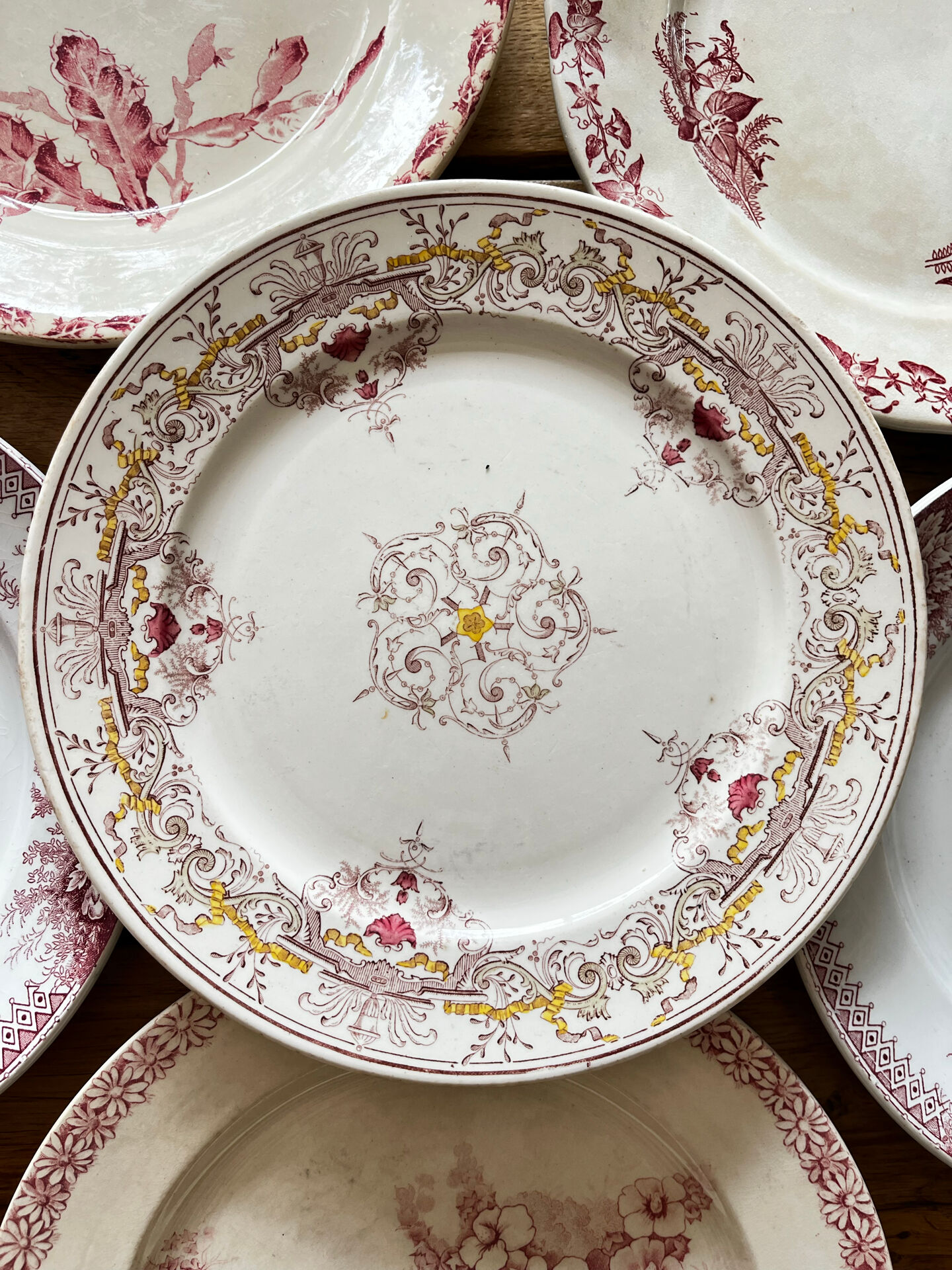 Assiettes dépareillées 