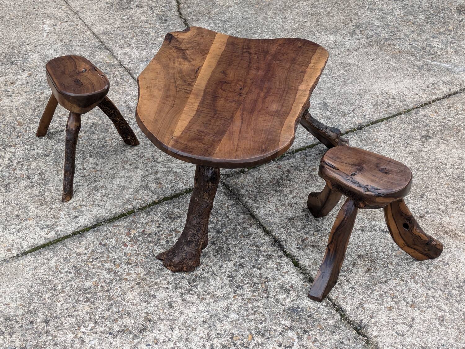 Table basse et deux tabourets brutaliste vintage 1950