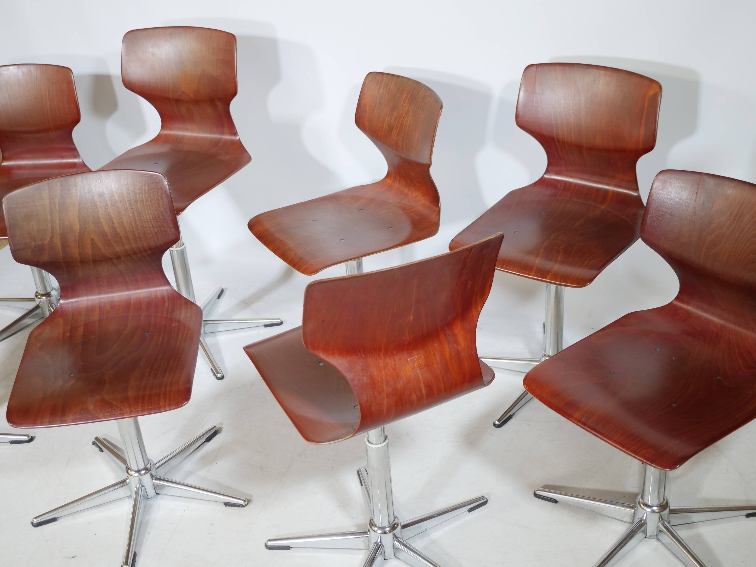 8 chaises pivotantes Flototto, années 70