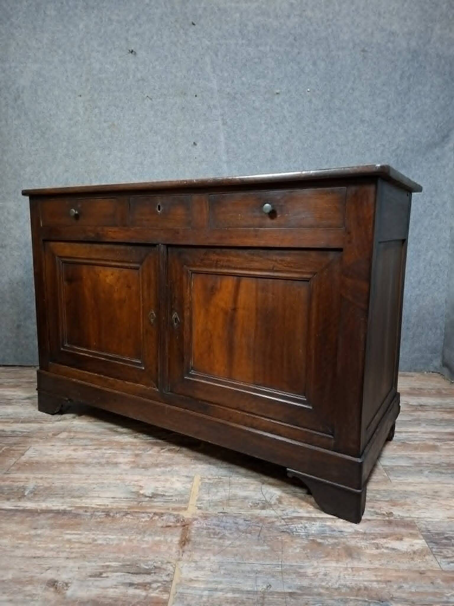 Buffet from the Louis Philippe era in solid walnut, dating from the 19th century.