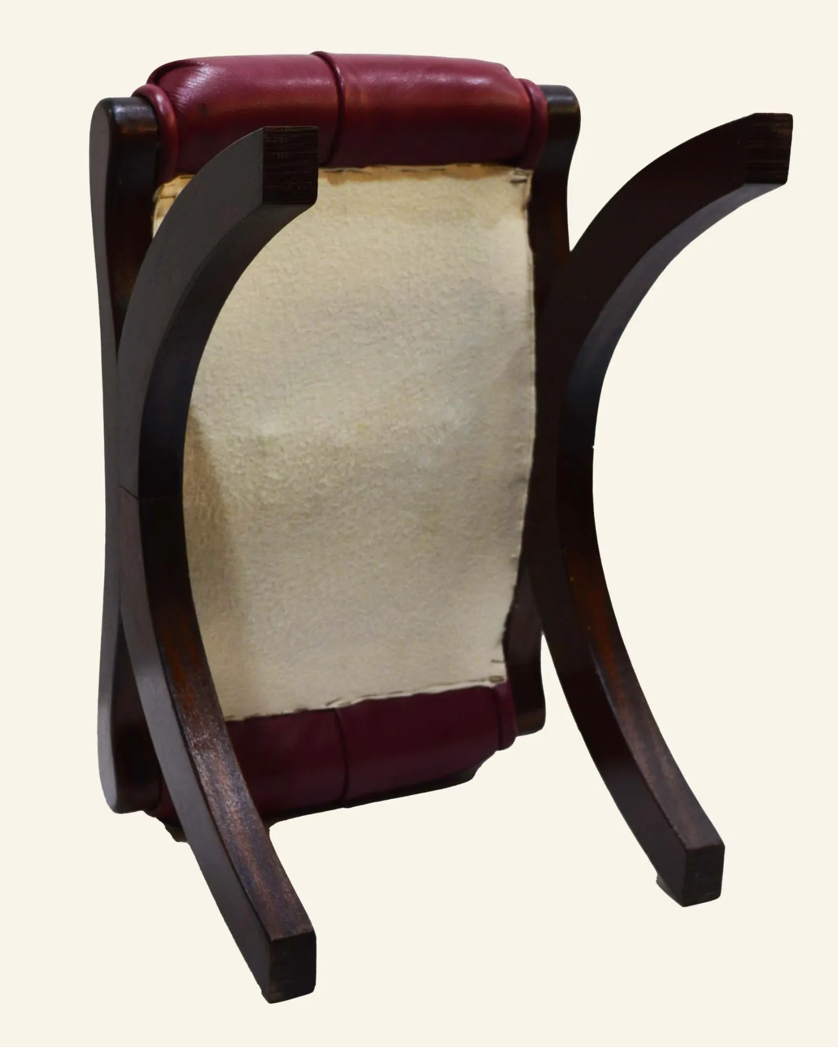 Vintage tufted footrest in red faux leather and solid beech.