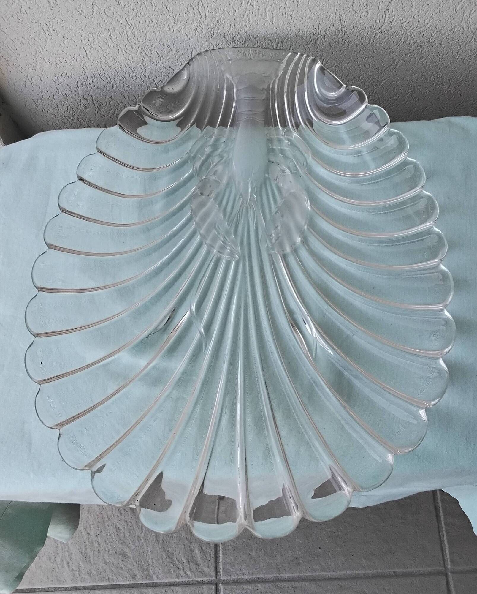 Dish for shellfish or lobster.