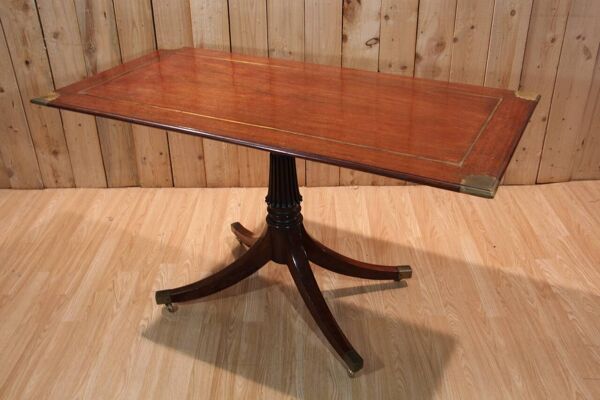 Table anglaise à plateau basculant