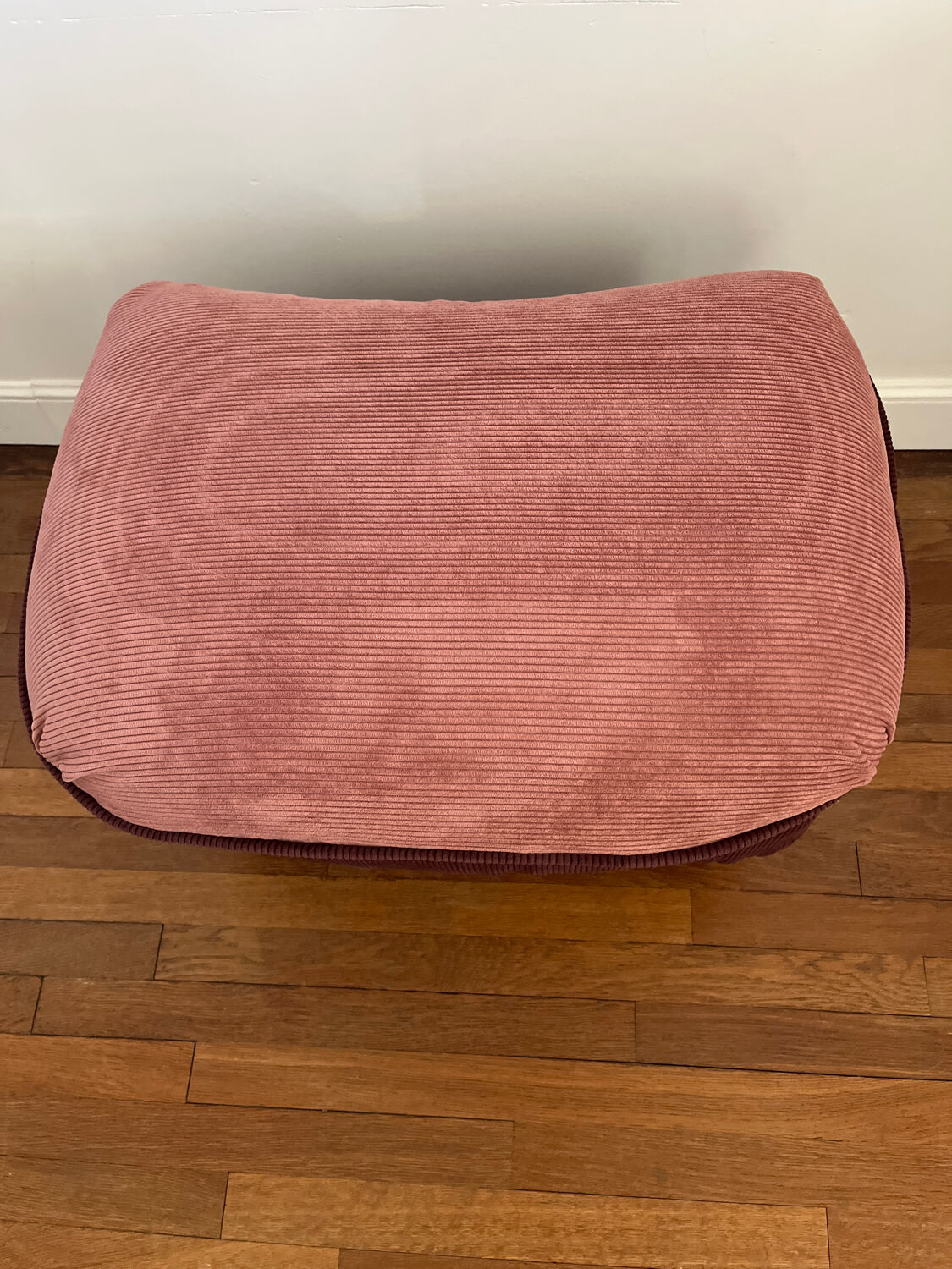 Siège, pouf vintage en velours côtelé rose et violine