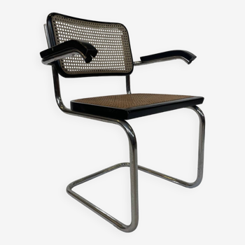 Cesca chair B64 with armrests by Marcel Breuer Design in black and chrome