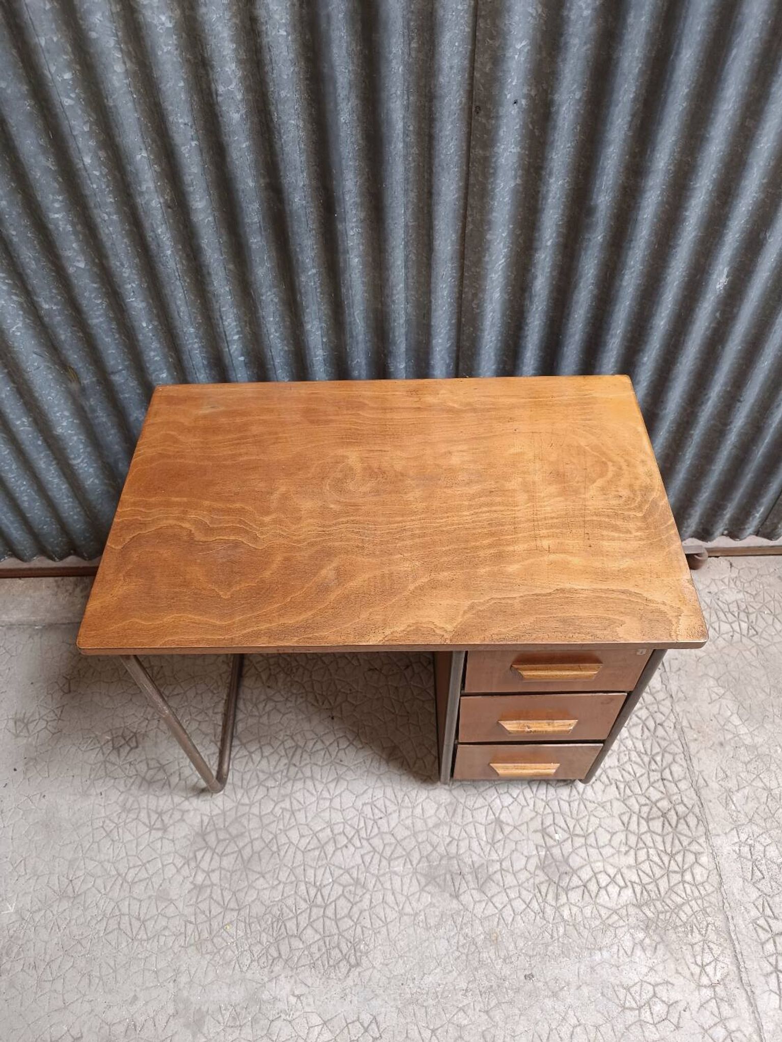 Bureau d'école vintage bois et métal