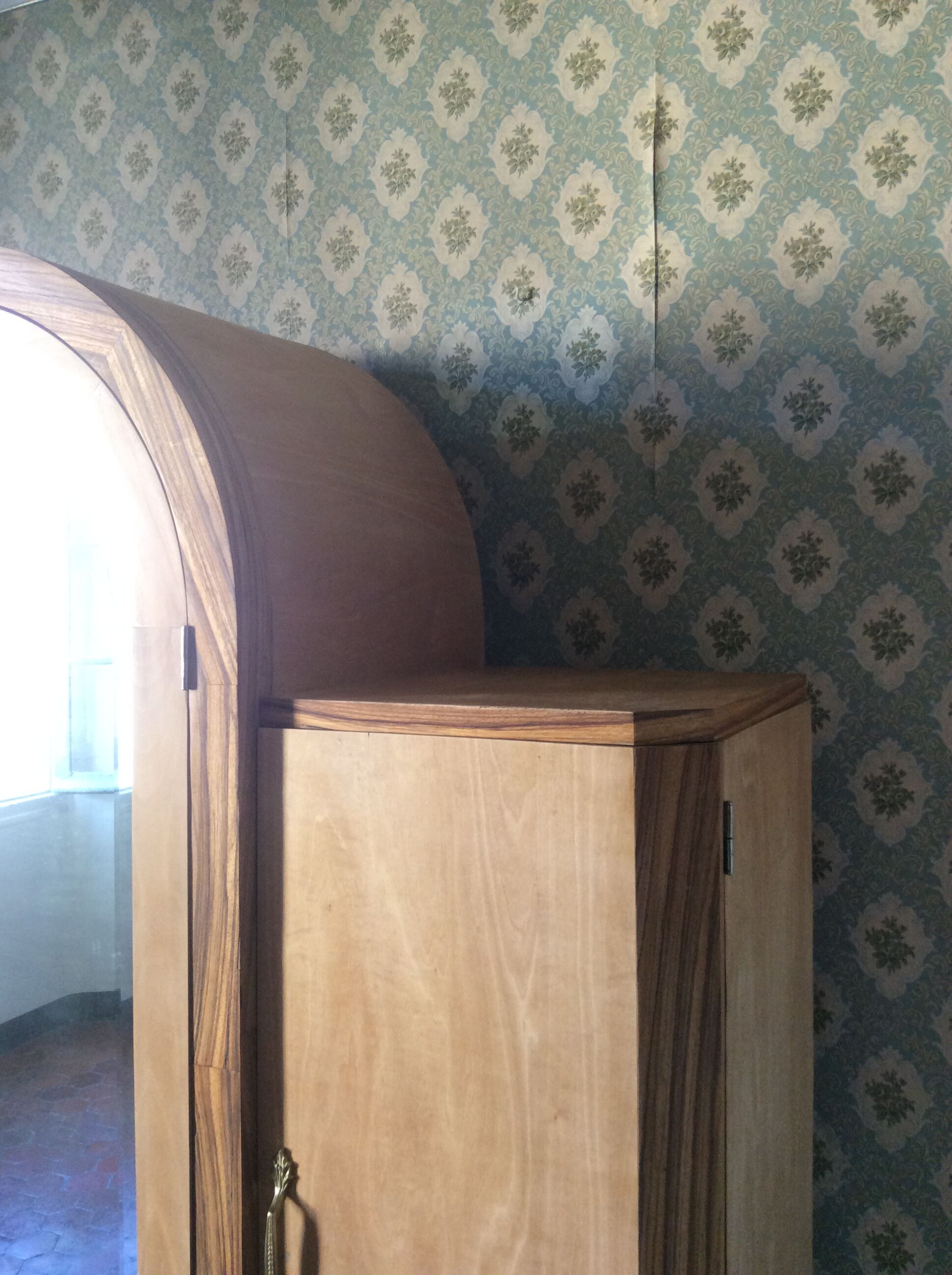 Ice-cream dressing closet with art deco dome