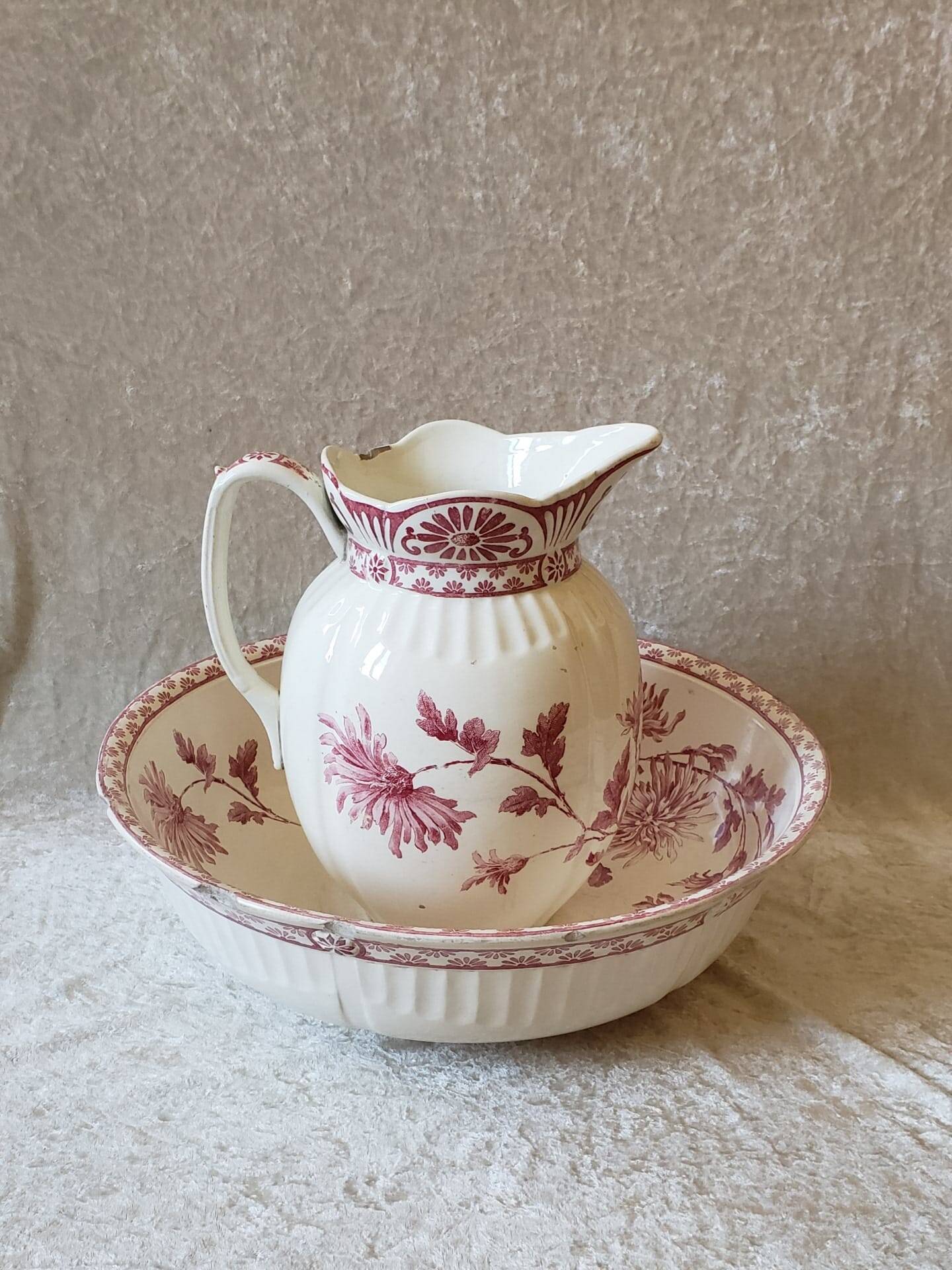 Creil and Montereau 19th century toilet set - Rare Chrysanthème model