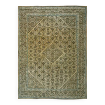 Tapis persan fait main en laine et coton marron des années 1970 292x392
