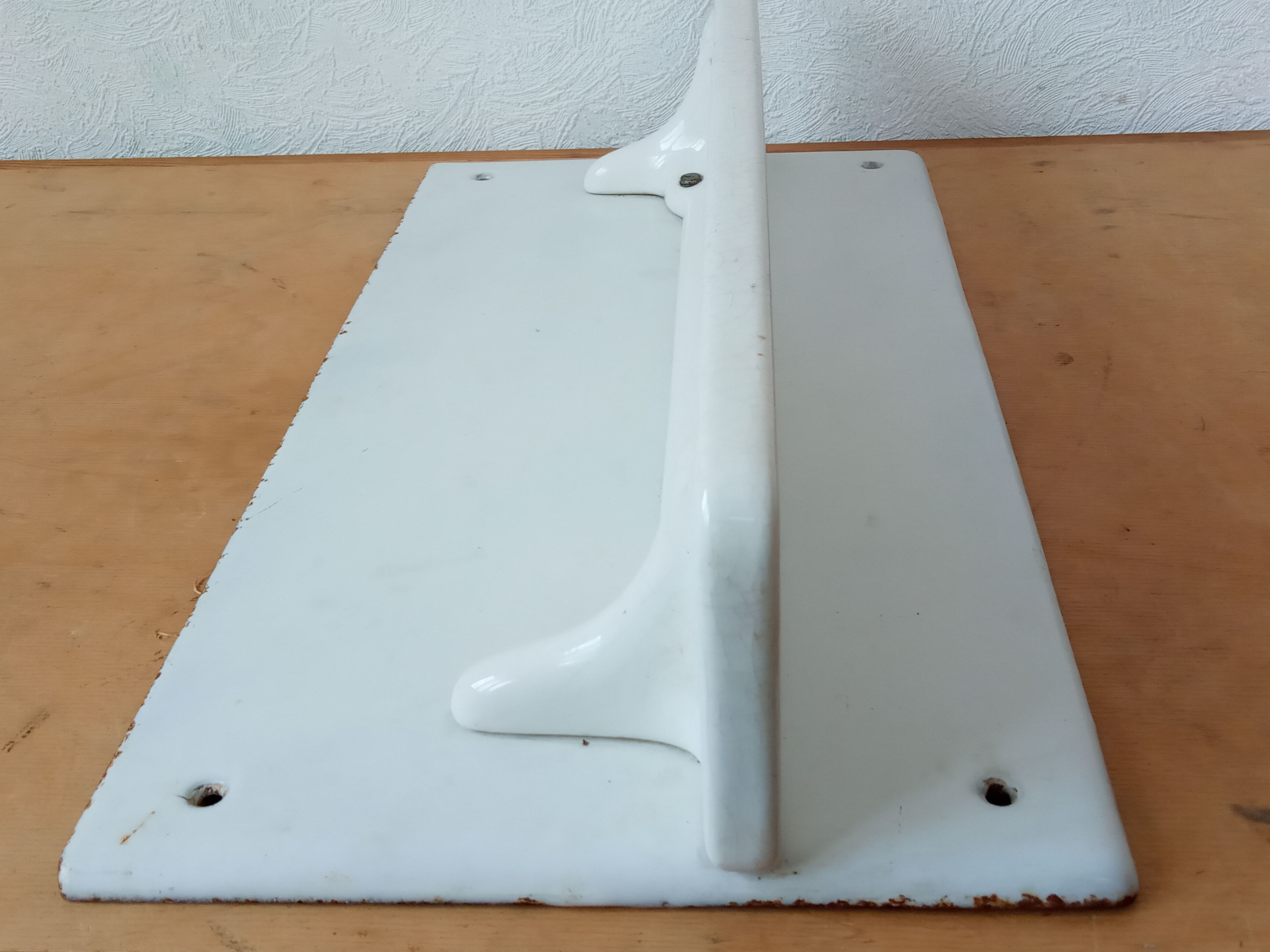 Earthenware shelf and enamelled cast iron