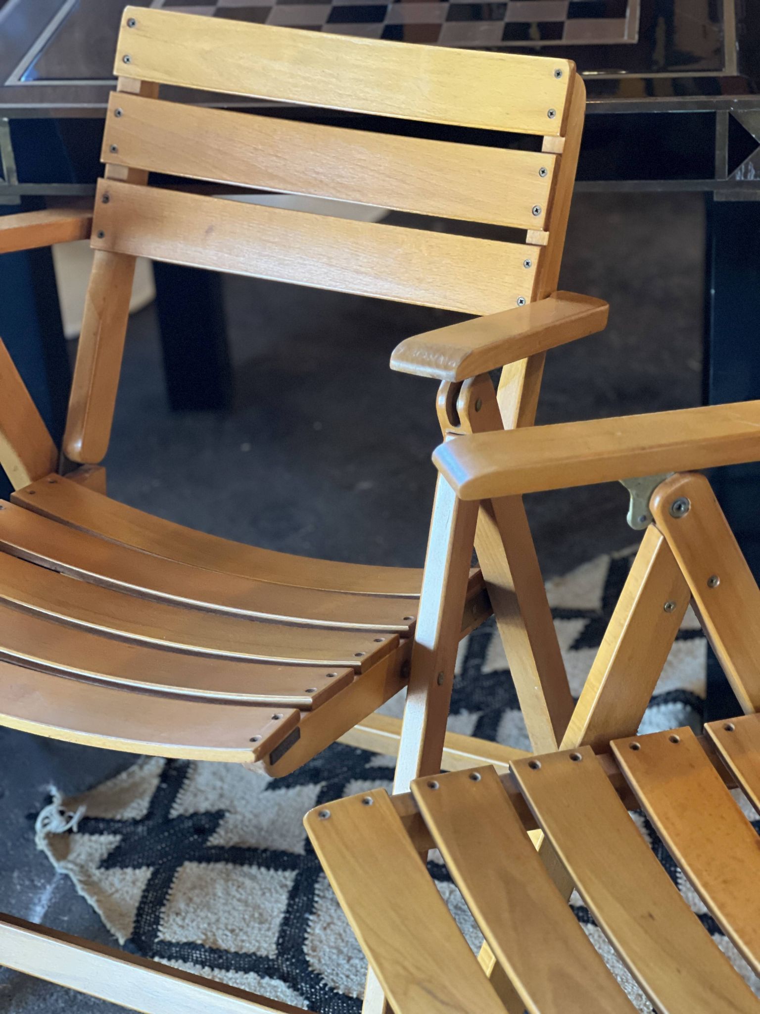 Paire de fauteuils Pliants en Bois par Clairitex