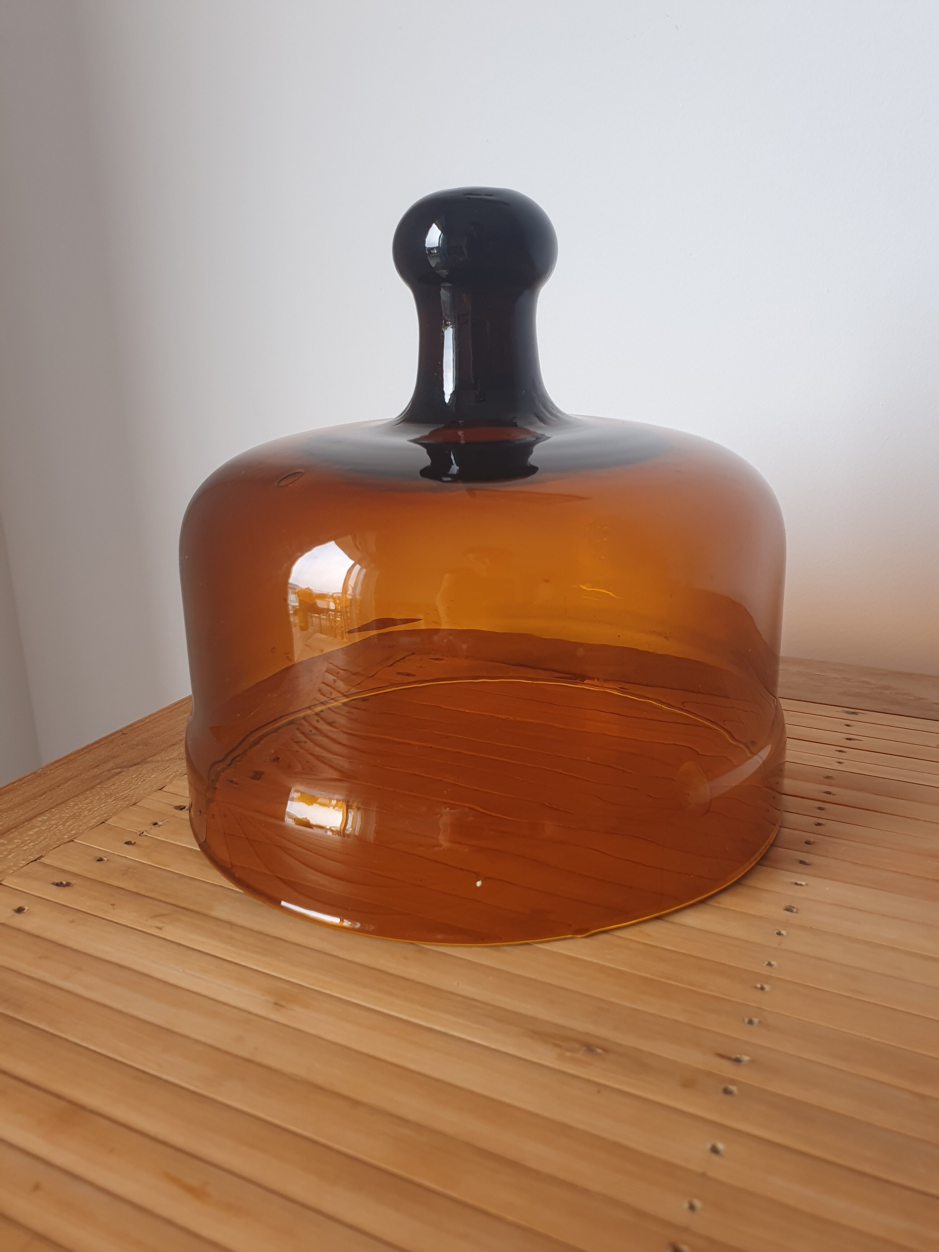 Cloche en verre ambrée vintage