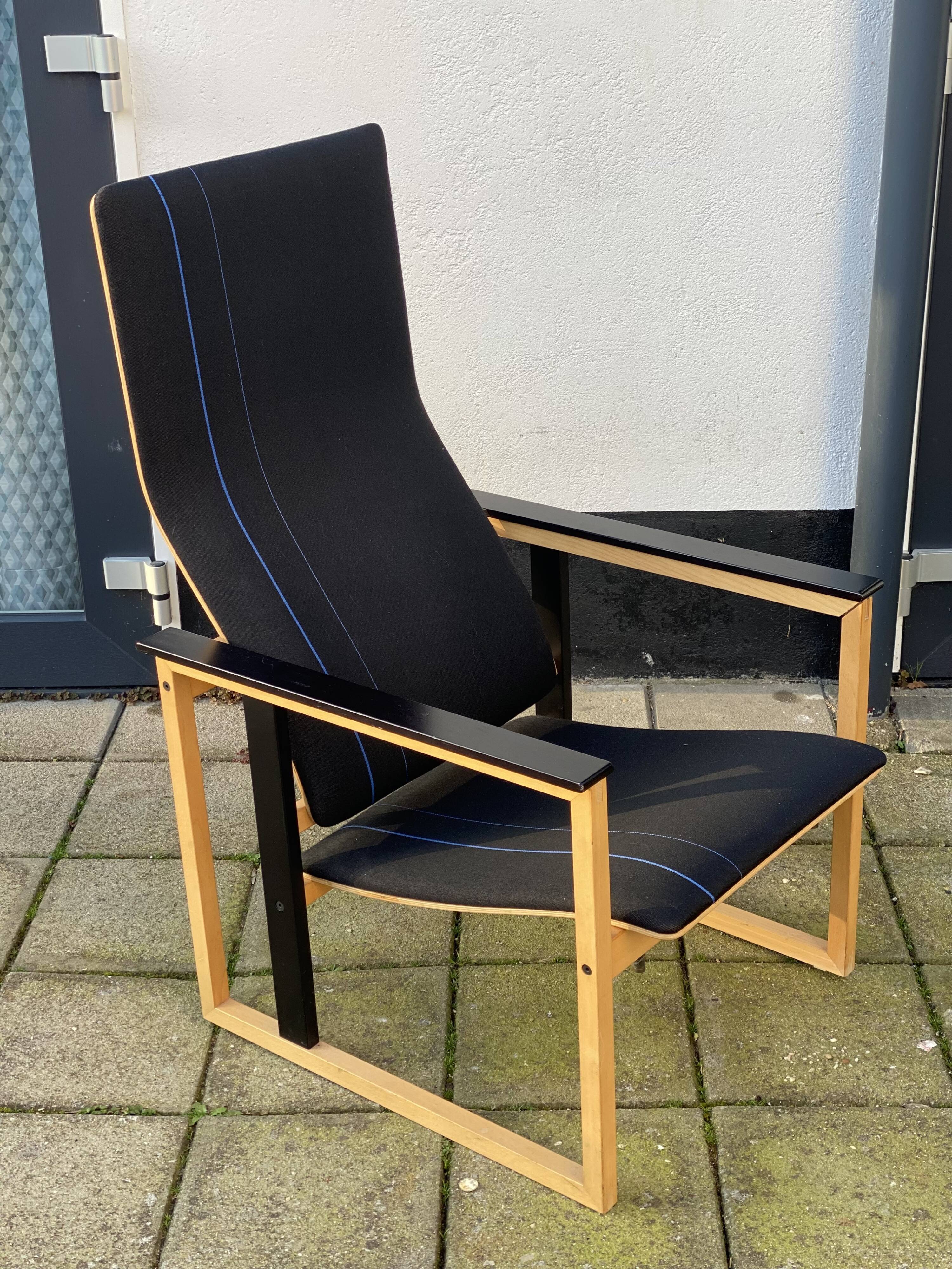 Paire de fauteuils Artza Noirs par Simo Heikkila