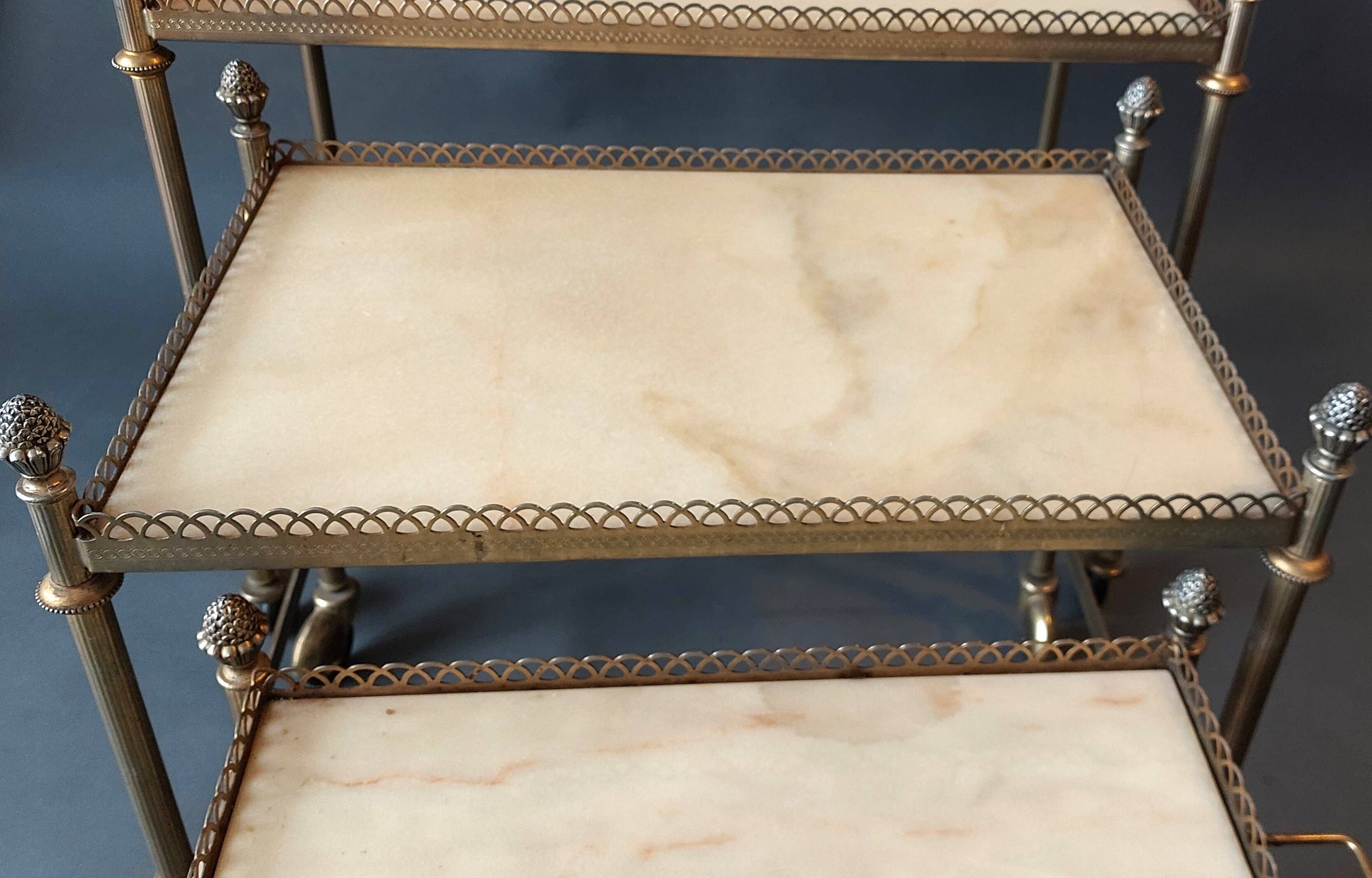 Neoclassical nesting trolleys in gilded brass and peach marble 1950/1960.