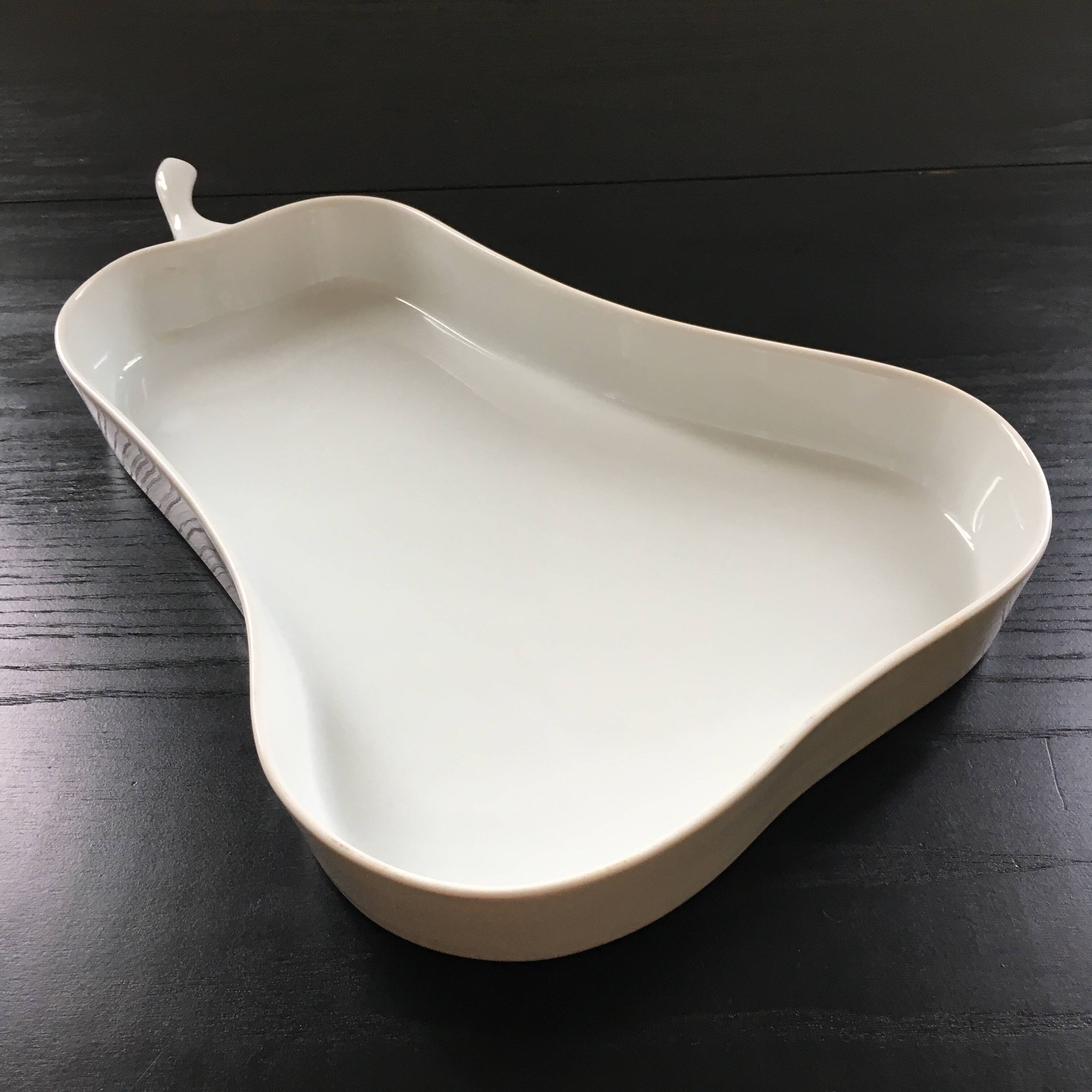 White pear-shaped oven dish