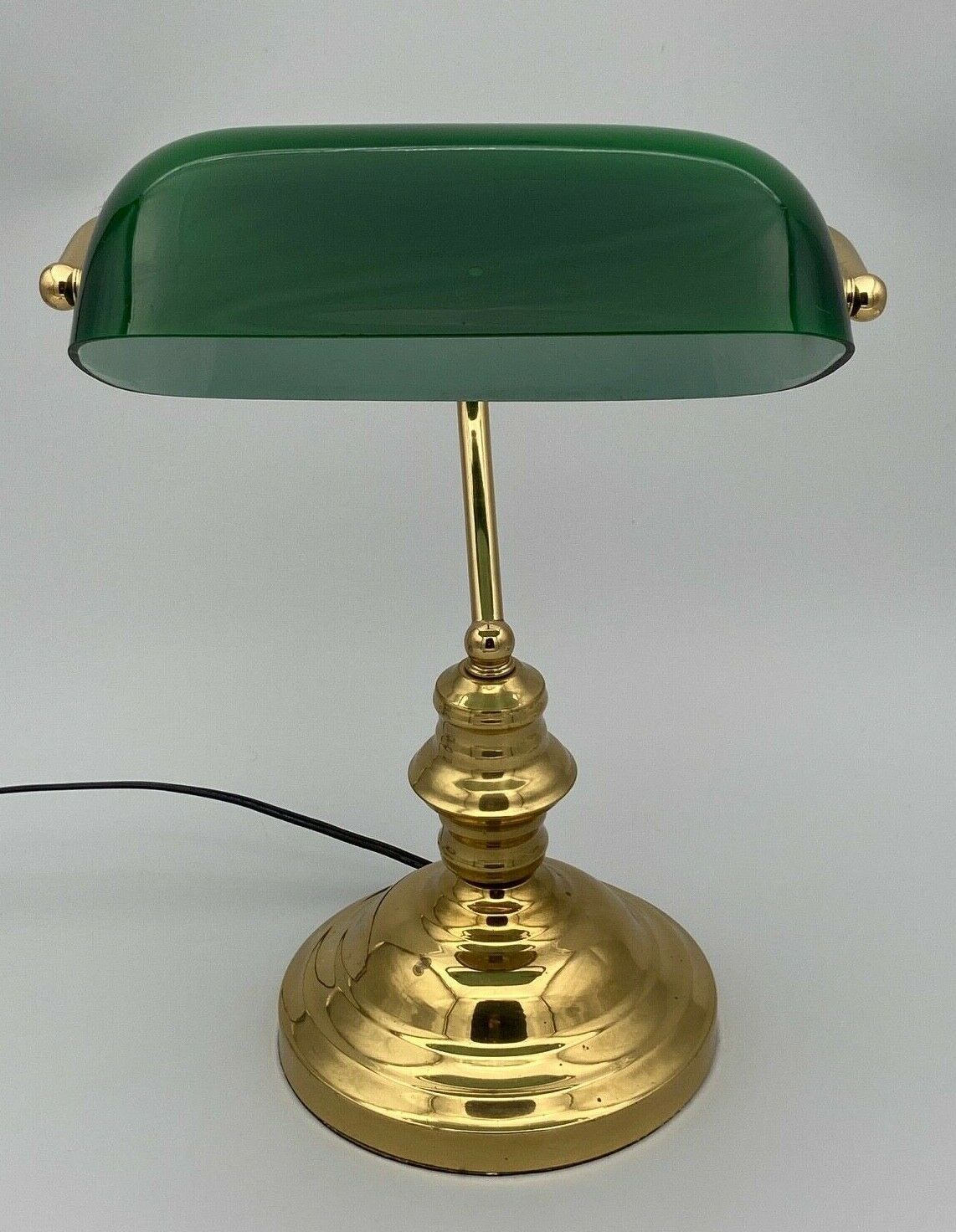 Banker's lamp in brass lampshade in green glass desk
