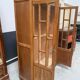 Armoire vitrée en bois