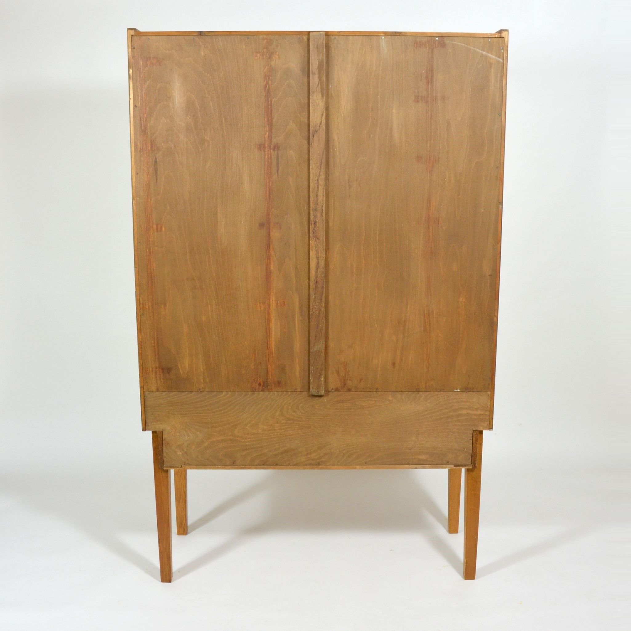 Armoire de placage en chêne original, faite sur commande conception, Tchécoslovaquie années 1980
