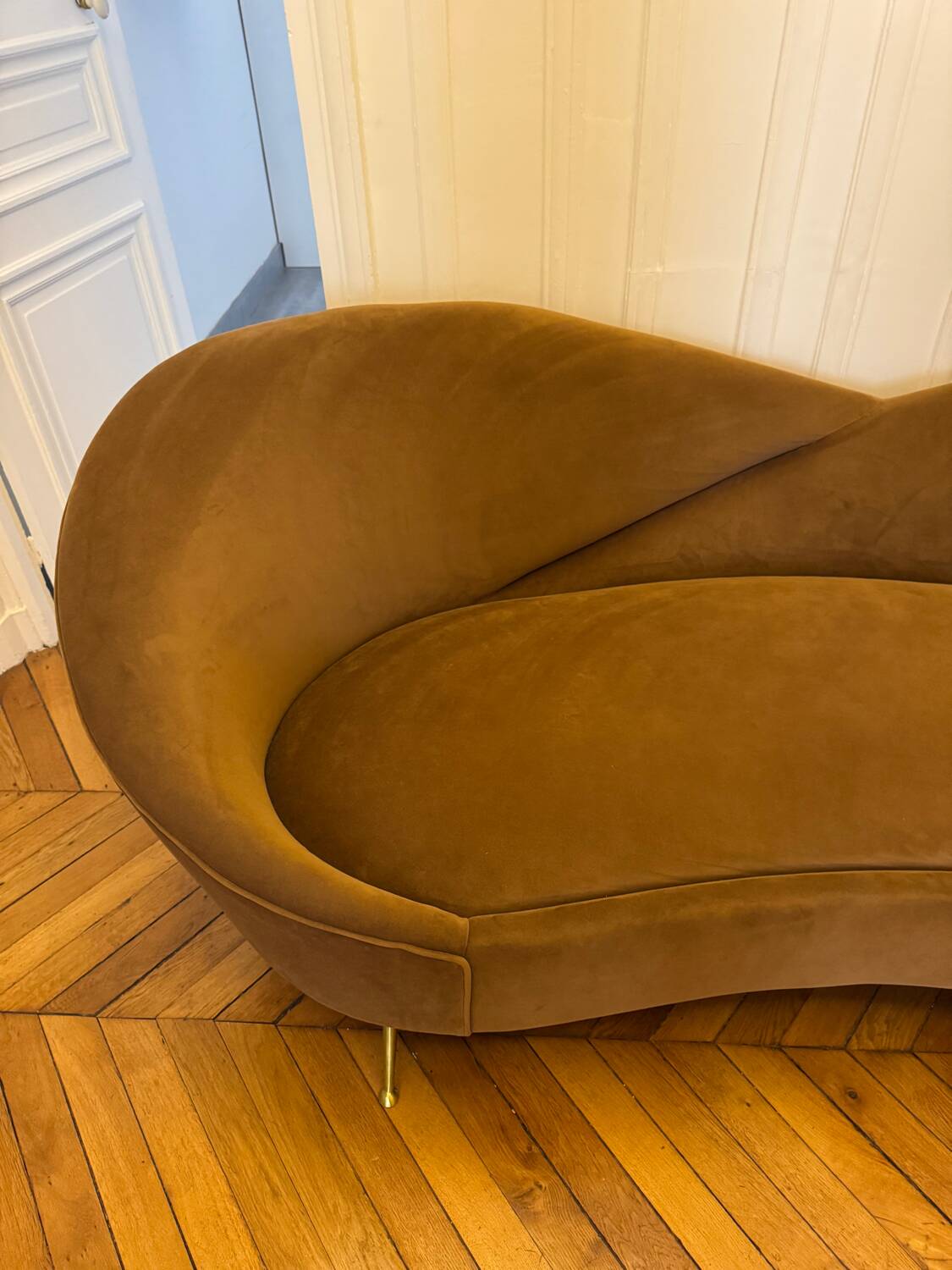 Canapé Night Fever 3 Places Kare Design Velours Marron.