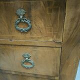 Restoration period chest of drawers in flamed walnut