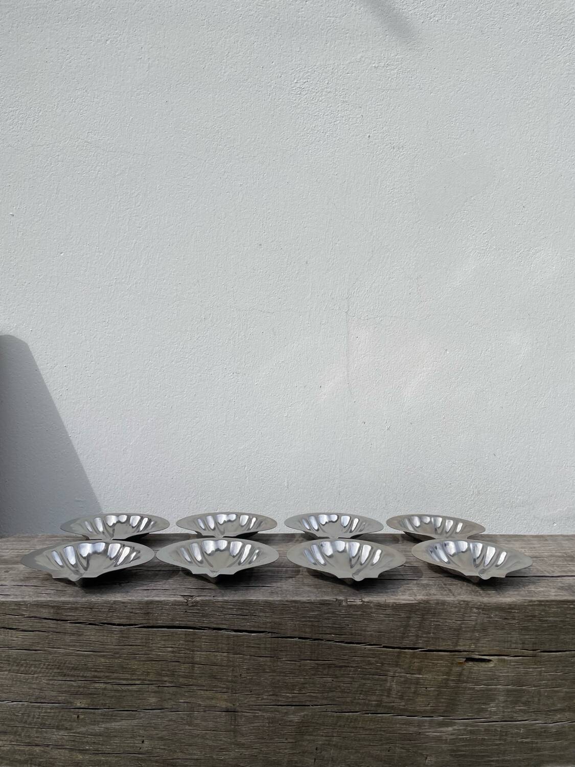 8 stainless steel shell bowls