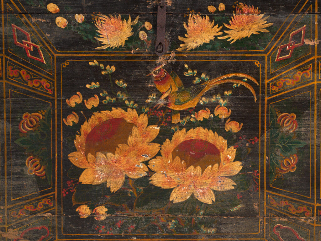 Antique chest painted in pine wood – China, circa 1900