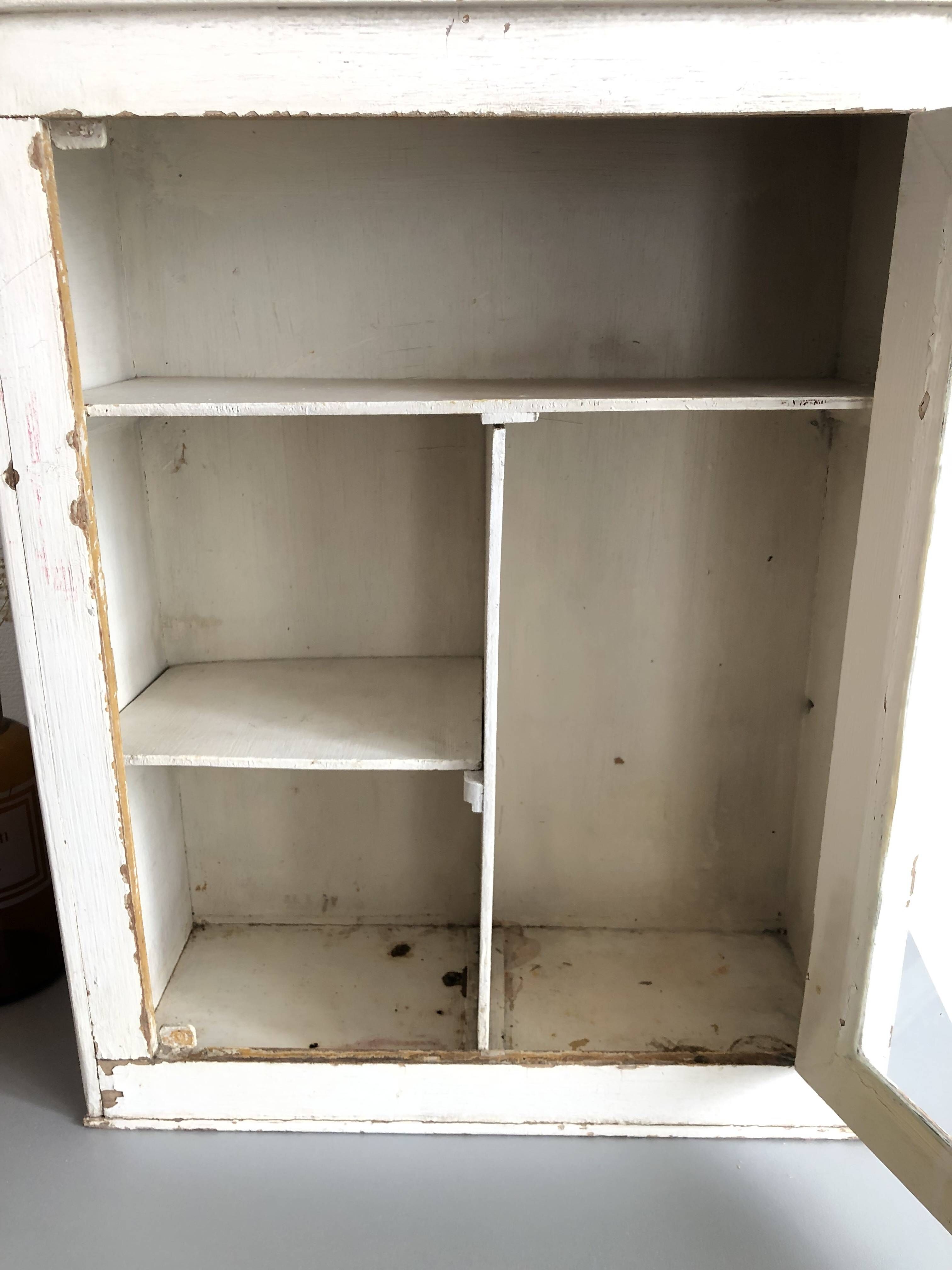 Armoire pharmacie patinée