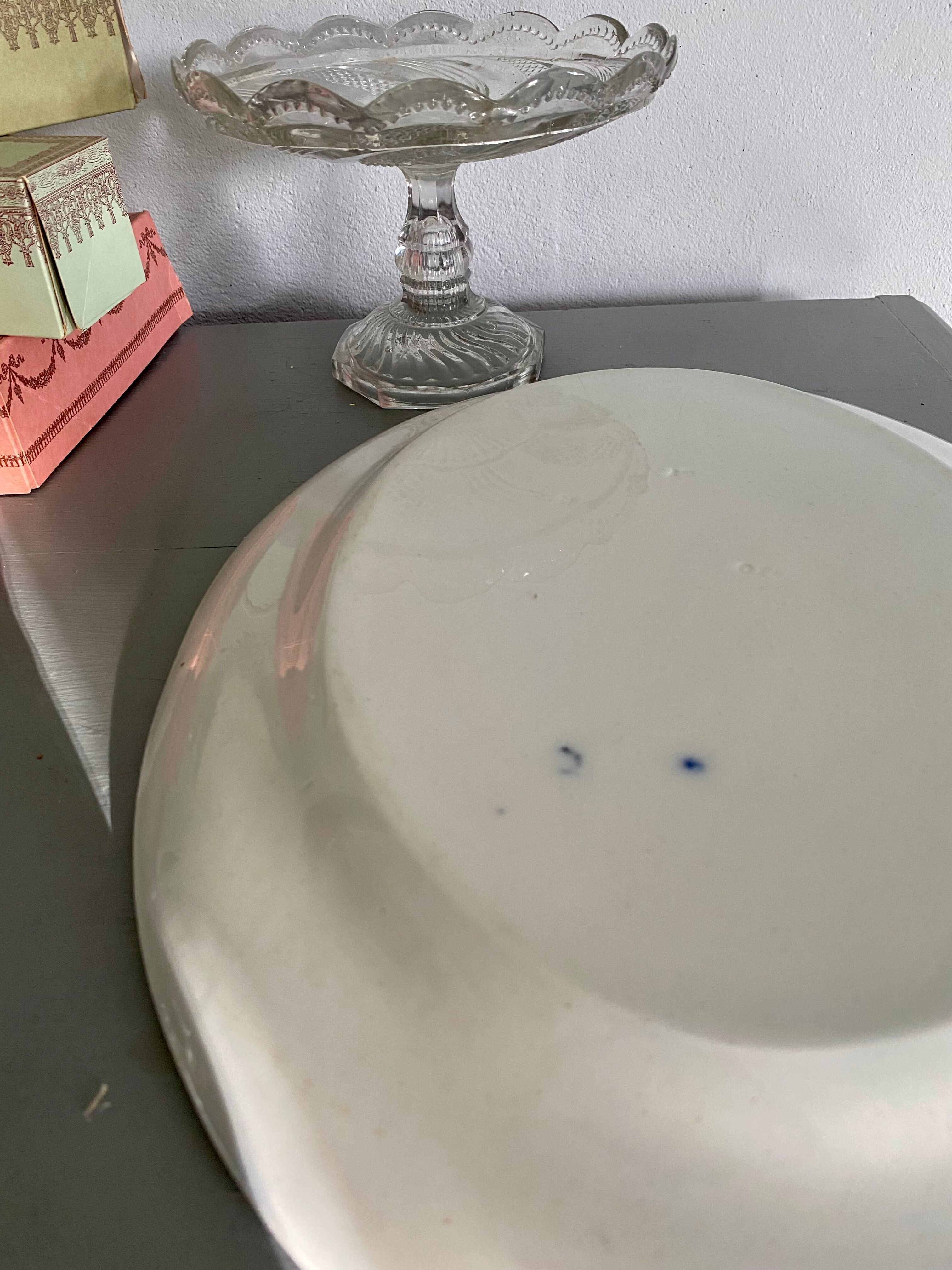 English porcelain dish, circa 19th century