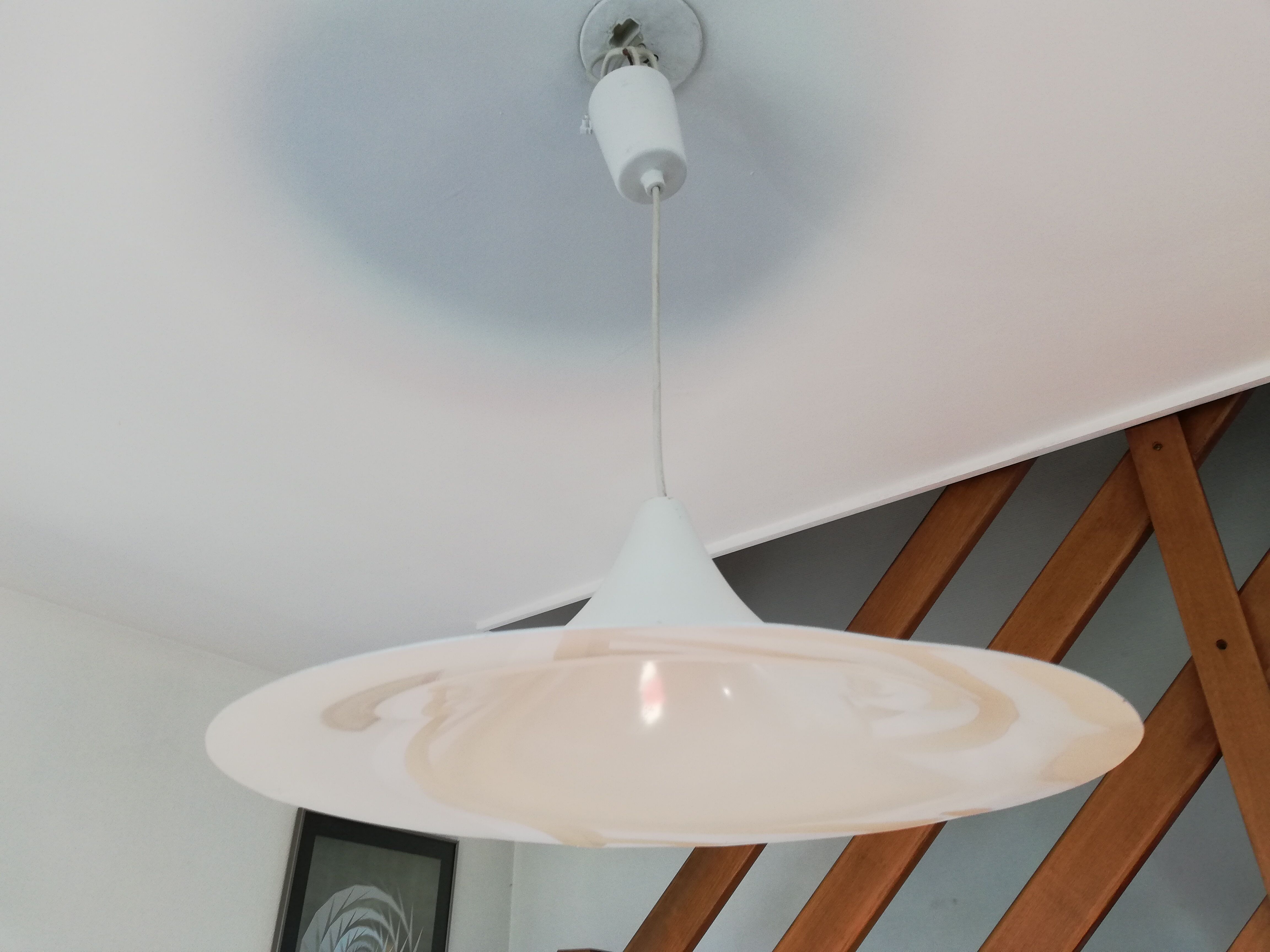 Hat-shaped suspension