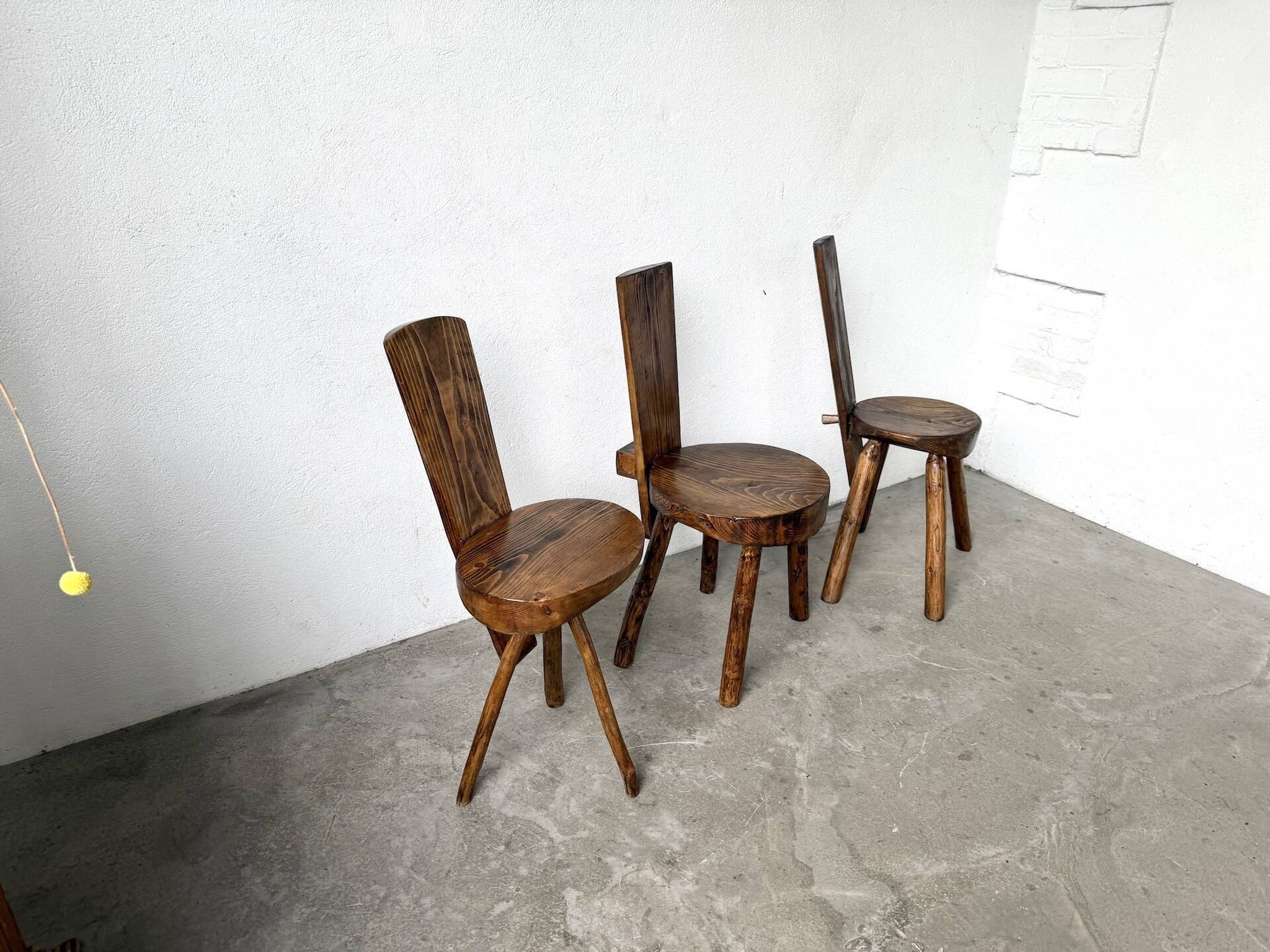 Trio de chaises d'alpage en pin massif, France, années 1950